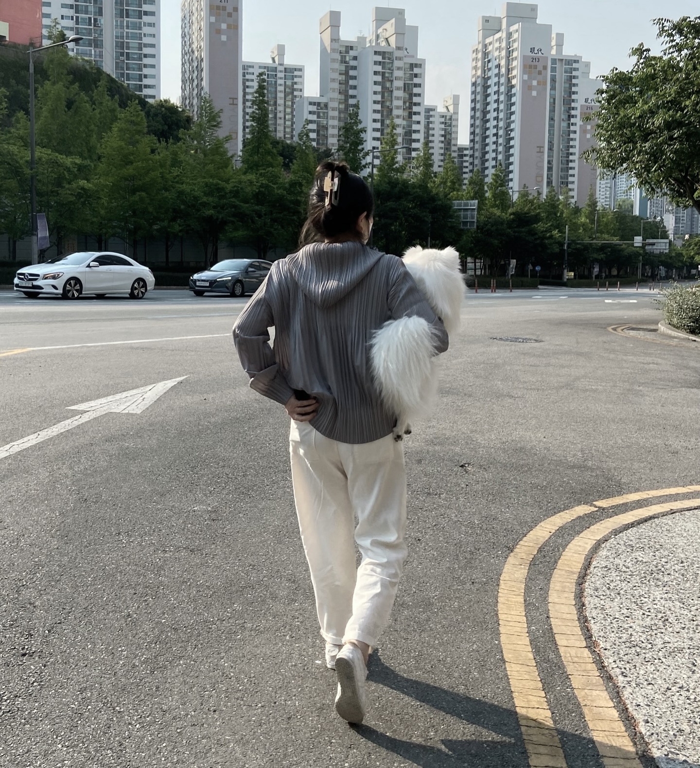 핸드백 같은 이크림의 뒷다리,, 귀여워,,💭