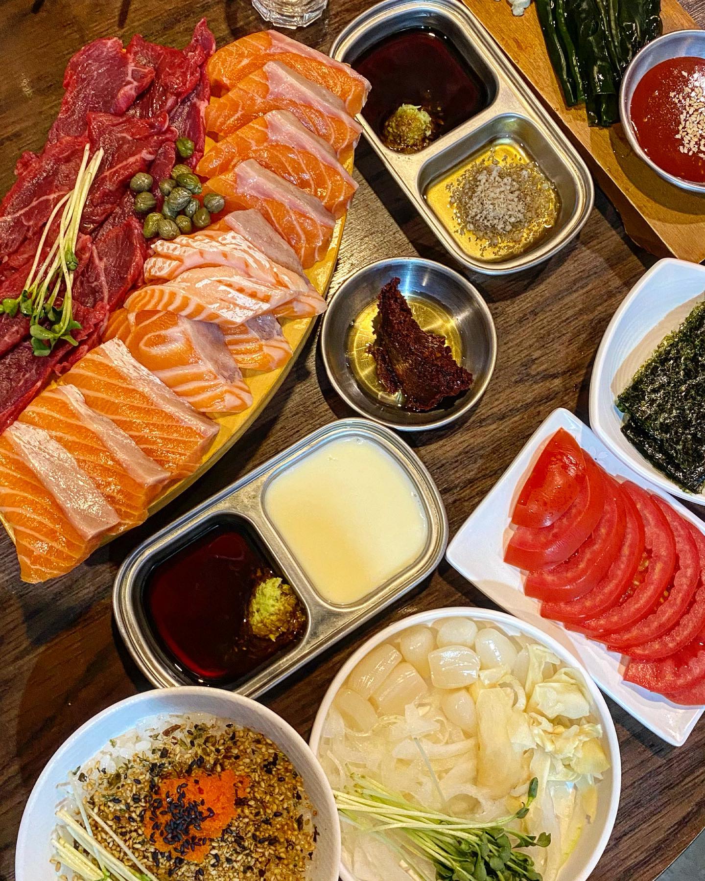 📍합정광안리
👉육반연반 소👈

오랜만에 맛집 발견✨
연어는 두툼하고 육사시미도 좋아보여 먹어봤더니 입에서 사르르 녹아내려요🥹
개인적으로 따로 저장해놨고 또 갈만한 곳!

더 자세한 내용은 프로필 블로그 링크 클릭🙌
.
.
#합정광안리 #합정맛집 #연어 #육사시미 #연어맛집 #육사시미맛집 #합정역맛집 #합정데이트 #합정가볼만한곳 #상수맛집 #합정술집 #합정맛집추천 #상수술집 #상수맛집추천 #합정데이트코스 #먹스타맞팔 #맛스타맞팔 #맛스타그램 #먹스타그램 #오늘뭐먹지 #먹팔 #리뷰 #리뷰스타그램 #foodie #food #foodphotography #foodstagram #like #likesforlike #review