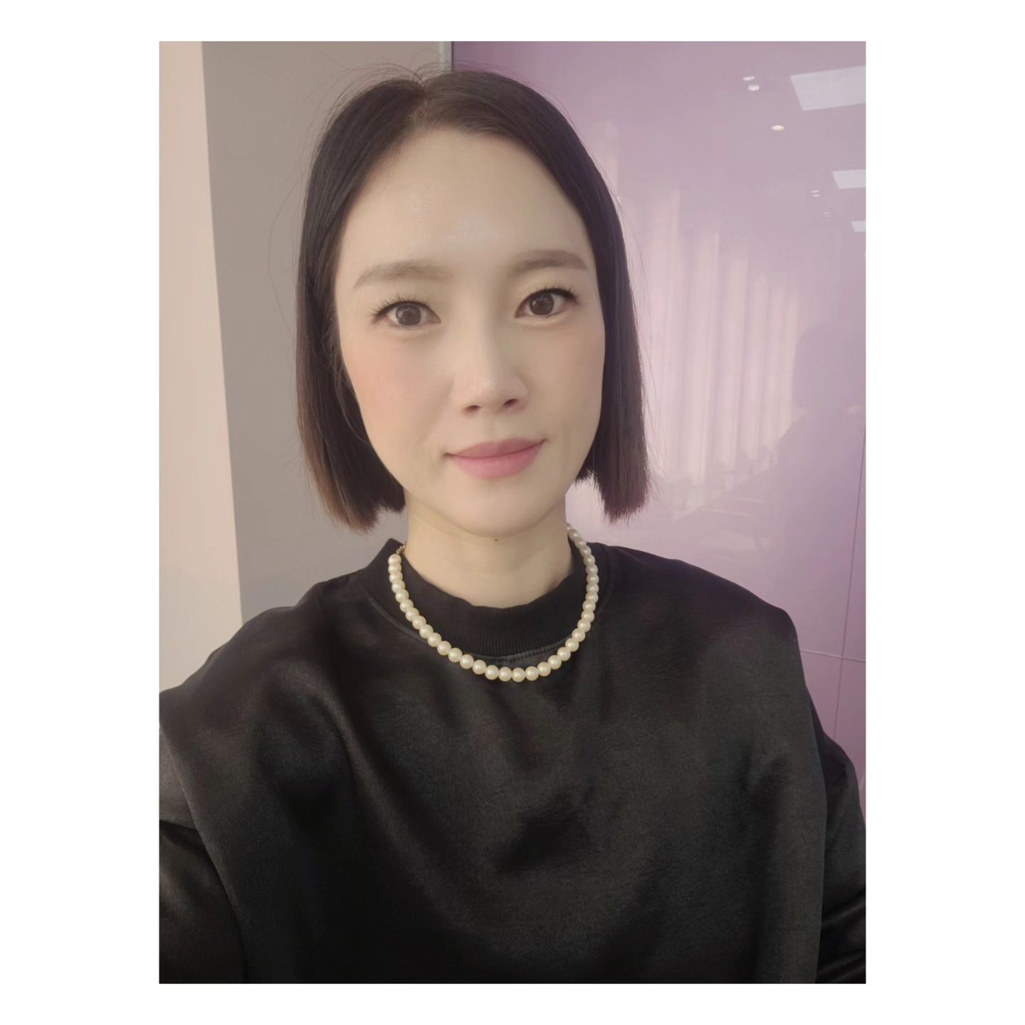 🤗 오늘 일정을 다 미뤘네요

목이 간질간질
잦은기침🤧
온 몸이 두들겨 맞은거 처럼 아픈거는...
🤒😵‍💫🤕

감기?

활동하는데 지장은 없지만
아프면 안되기에
오늘 무리하면
낼 일하는데 지장 있을까봐

잠시 이불속에서 뒹굴뒹굴하며
좀 쉬어야겠었요

우리 인친님들도
아프지 마세요~~^^

컨디션 잘 조절해서
이겨내야지~~~😜

#메이크업우쌤
#컨디션조절
#아프지말자
#감기조심
#일정조절
#사진과다른내용