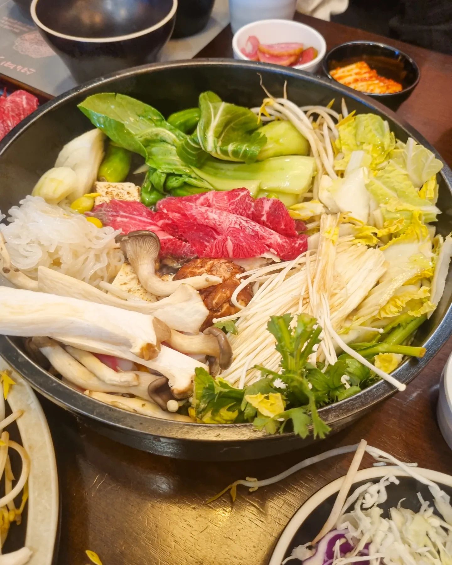 #옥소반

좋아하는 언니들과 함께
옥소반 상암점 다녀왔당
일본식 스키야키 담백하니 맛나넹👍🏻

#일식 #일식집 #스키야키 #샤브샤브