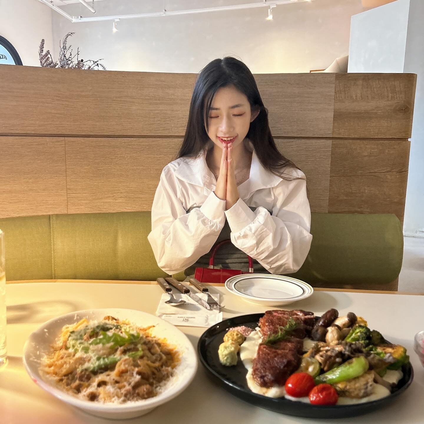 10/6 나의 생일 🎂

생일 2주전부터 생일데이트 챙겨주고 맛있는곳 같이 가줘서 고마워 🥰
(오빠랑 4번째 같이보내는 생일🤍)