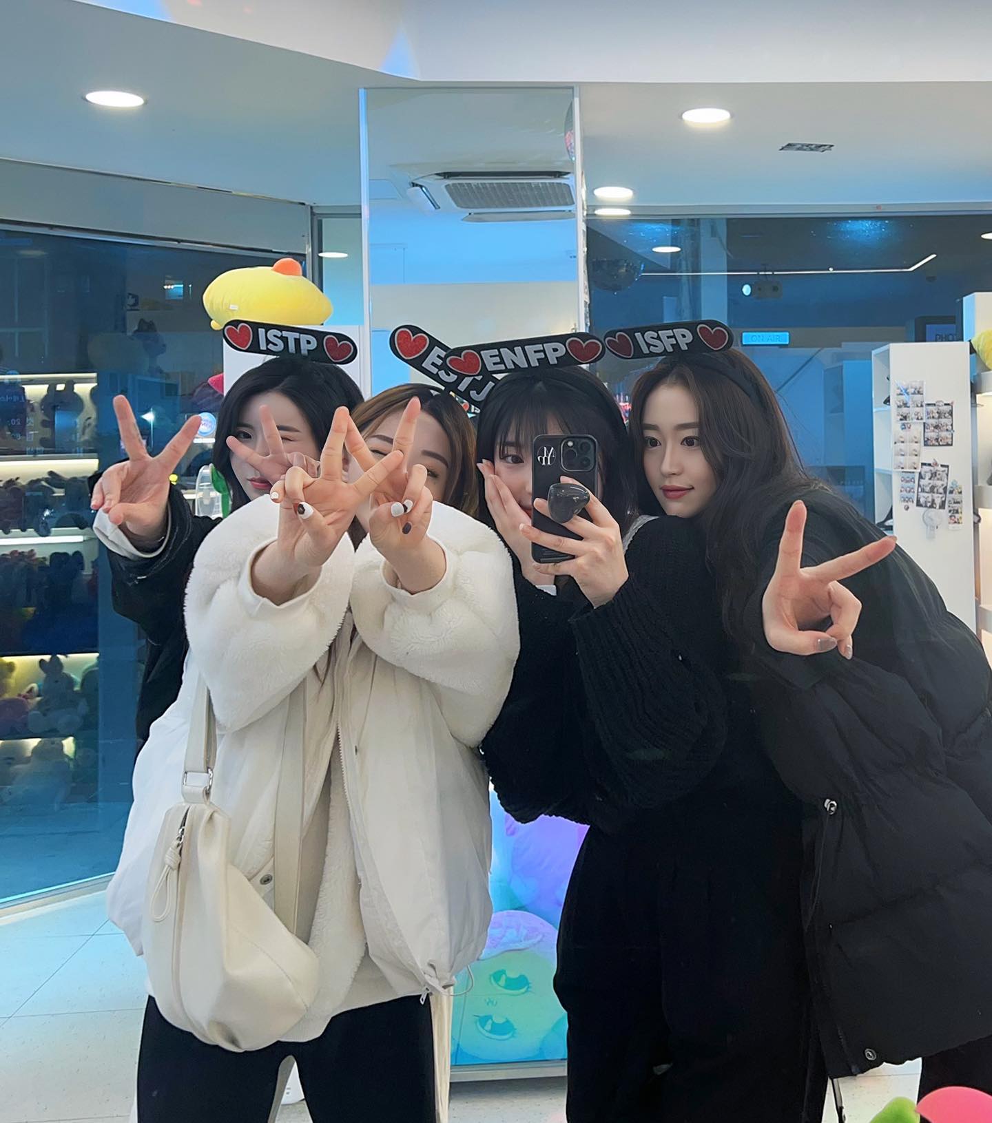 요번년중에 오늘 제일 많이 웃었어
사랑해들♥︎
