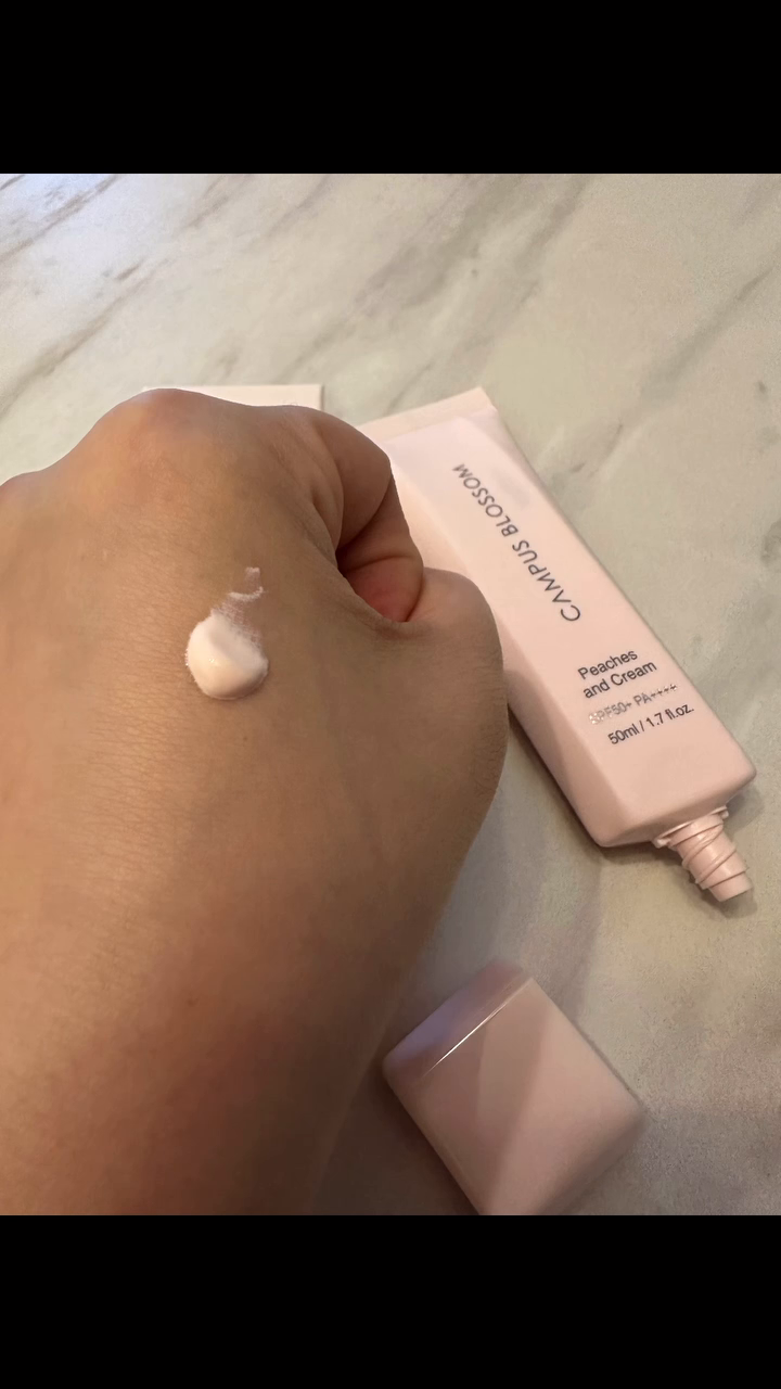 #협찬 ✔️[캠퍼스블라썸] 무기자차 톤업선크림
📌무기자차,무자극,비건선크림,비건톤업크림
✅무자극 인증 받은 편안한 무기자차 선크림
✅진정효능 판테놀과 마데카소사이드 함유로 트러블 없는 선크림 
✅민감성 피부에도 자극없이 촉촉하게 자연스럽고 화사하게 톤업가능
✅복숭앗빛 피부로 화사해진 피부표현 가능
#협찬 #캠퍼스블라썸 #선크림 #무기자차선크림 #톤업선크림 #썬크림추천 #톤업크림 #뷰덕 #뷰티스타그램 
campusblossom