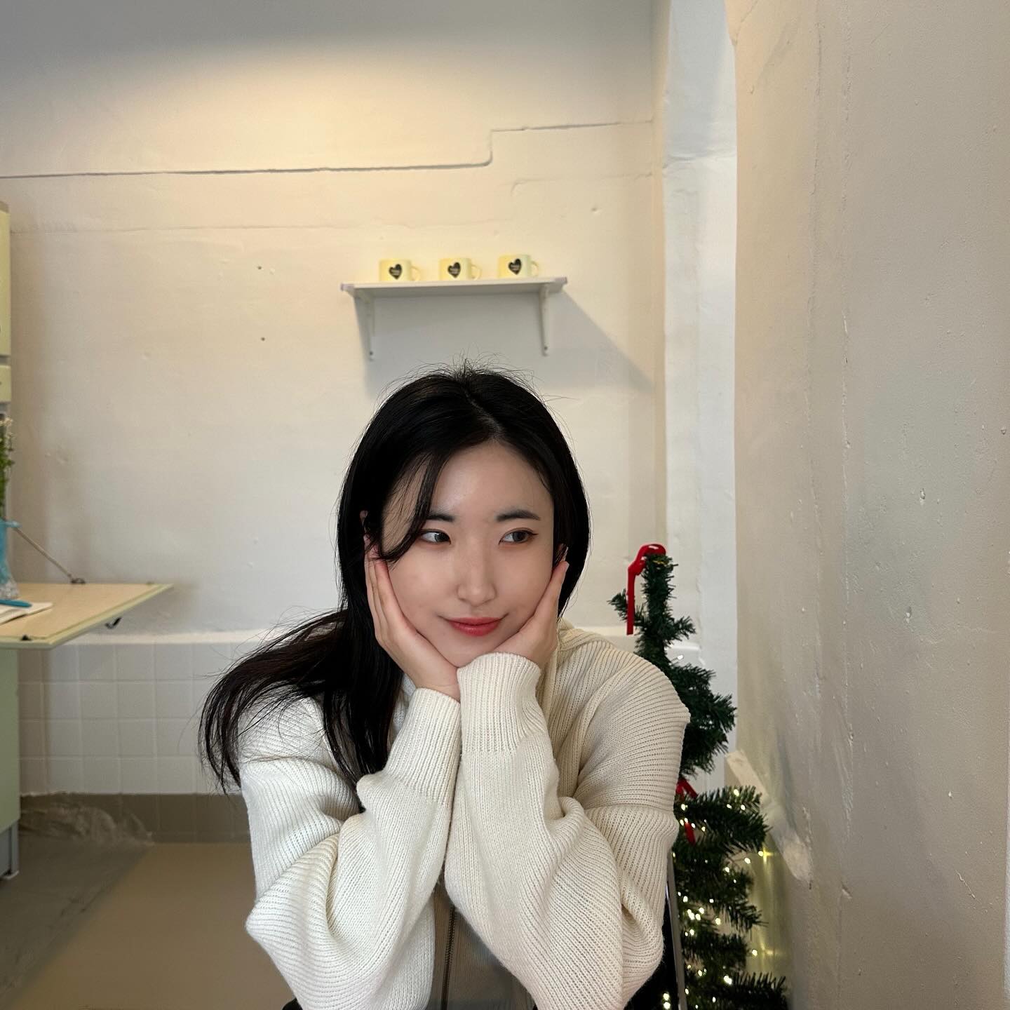 2024년 첫 주말에는 행복으로 시작ʕʔ•̫͡•
.
.
.
.
.
.
.
.
.
.
.
#행궁동 #리위크카페