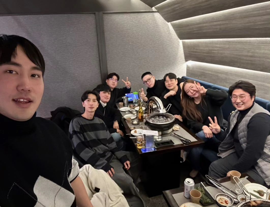 석우 청첩장 받던날,
대학동기로 만난지 15년차 영화방송학과 09학번.
오랜만에 만나도 똑같은 캐릭터의 너희들과
15년째  똑같은 얘기를 반복해도 마냥 재미있는 모임!
#동기는하나다 #다음말은생략한다