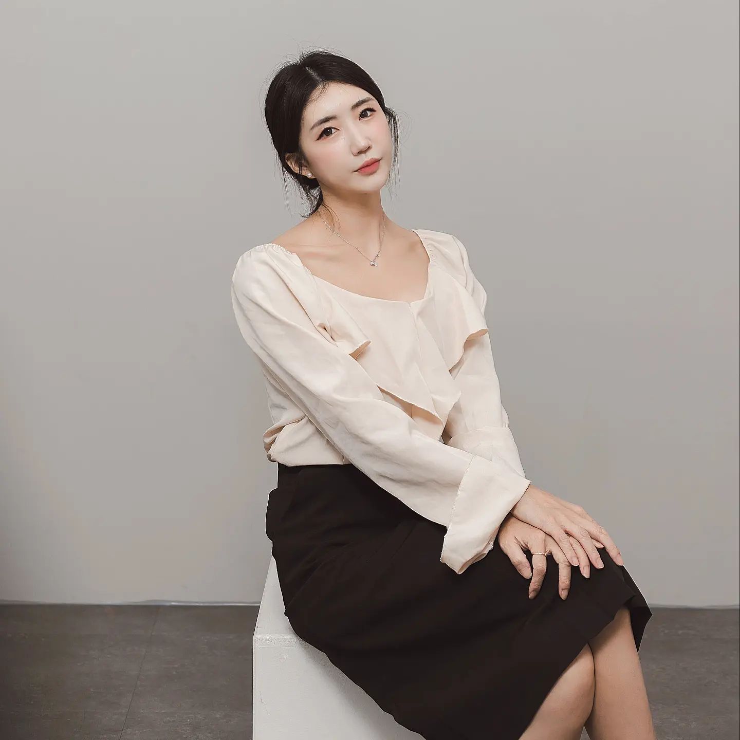 한주의시작. 그리고 끝-

정신이가없당~~
#공저 도 끝이보이구요^^;;

#수시모집 시작이되었다리~~~

행복한 결말이 이어지길🧡

#goodnight
______________________________

#instadaily #likeforlikes #instapic 
#instagood #instalike #instatravel 
#selife #instastyle #photooftheday  #일상 #소통해요 #좋아요 #좋댓 
#좋반 #첫줄안녕 #공감 #선팔
#맞팔100 #프로필사진 #강사프로필
#라이브커머스섭외 #배우프로필
#dailylook #beauty 
#like4likeback 💝💞💛💚💜