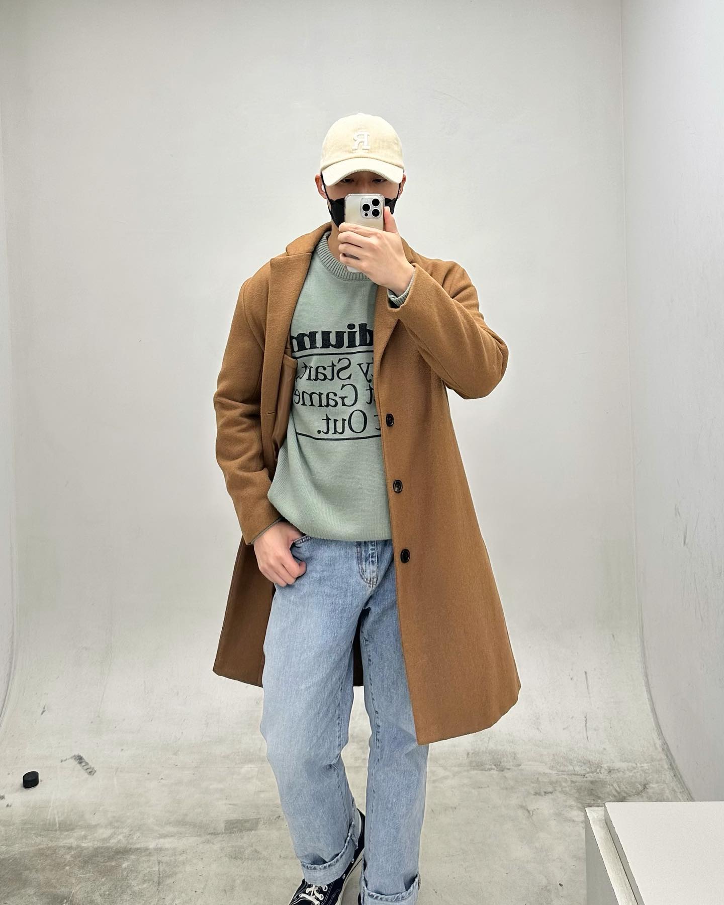날춥다:)

올해 두꺼운 코트는 처음 꺼내입네😊