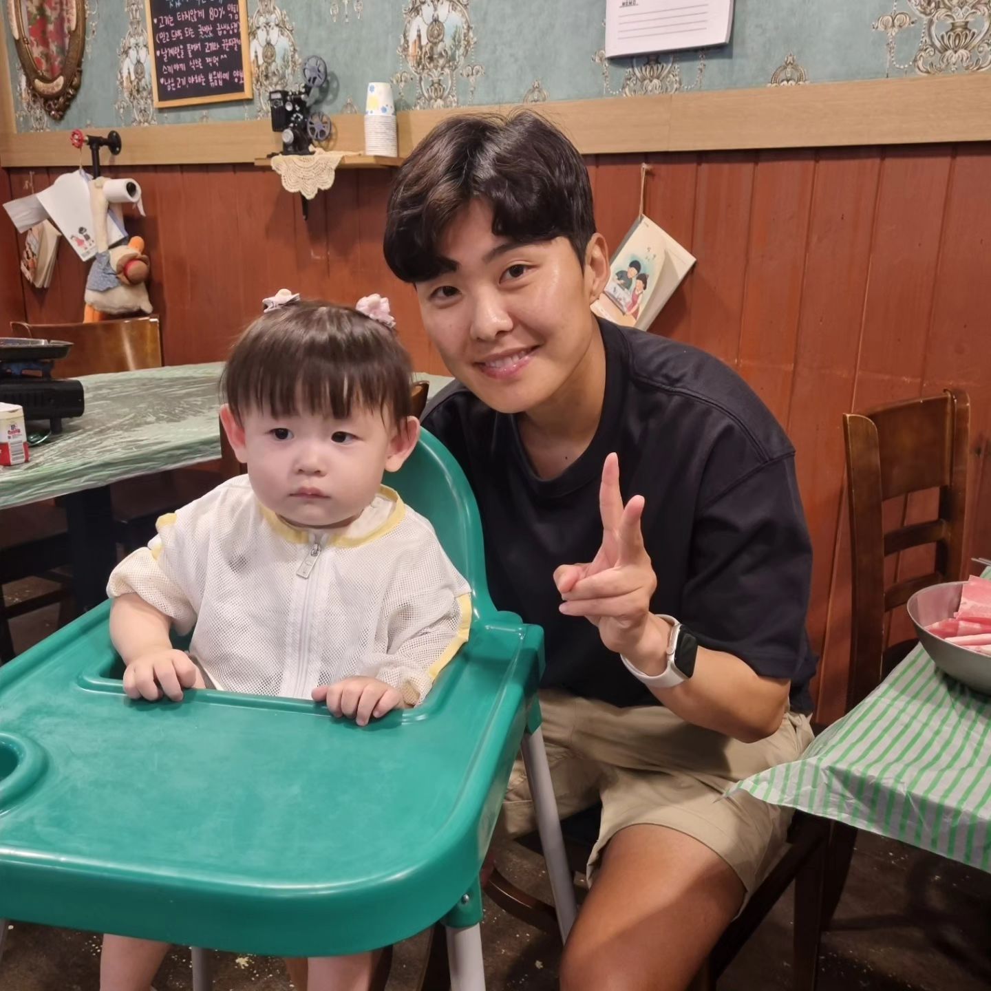 밥먹으러 나갔다가 만난 지소연,김두리 선수님🩷

윤슬이 싸인도 해주시고 너무 감사합니다
두분다 파이팅👍