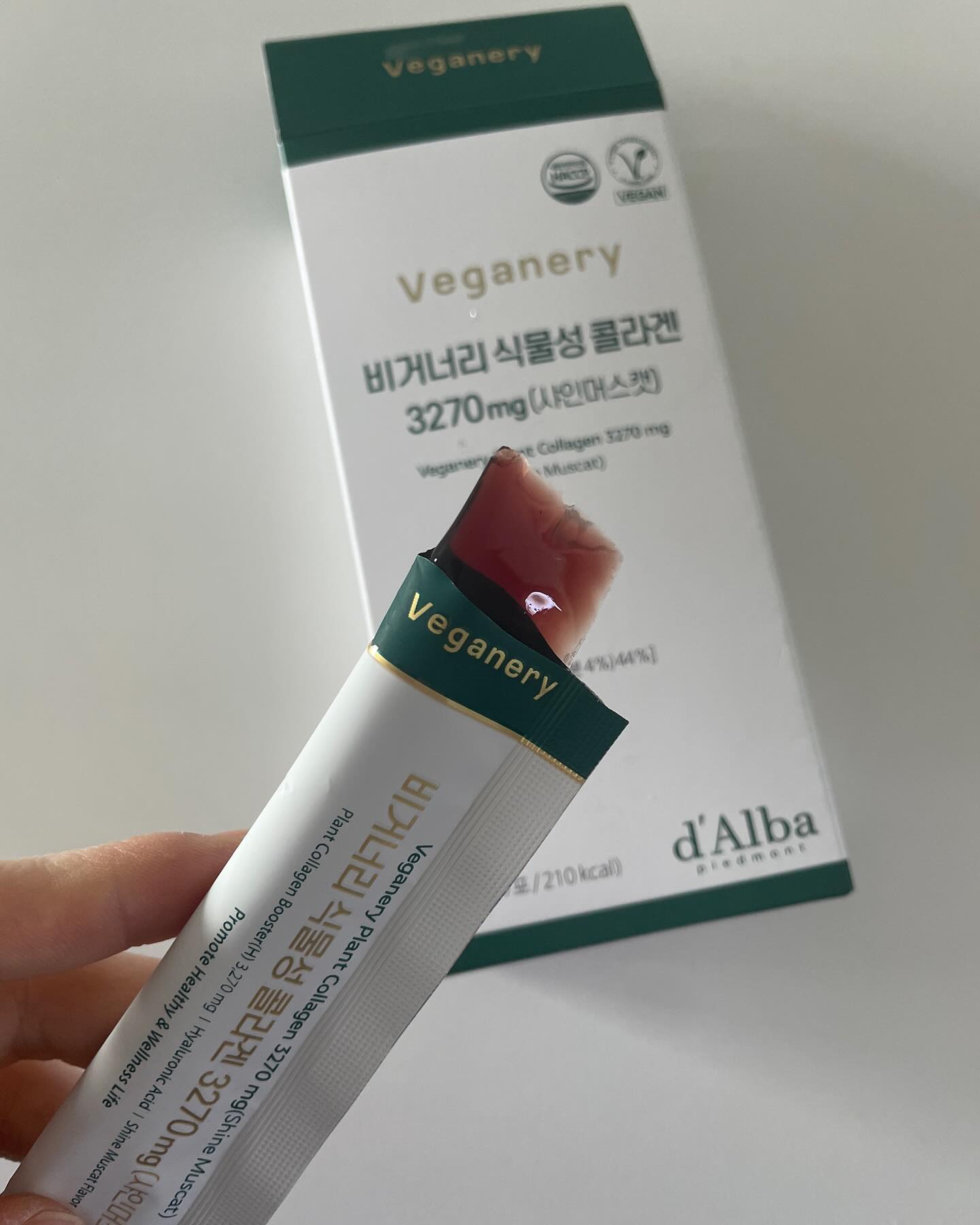 #제품협찬 간편함으로콜라겐젤리섭취해보아용!!!식물성 콜라겐 부스터 3270mg 함유되어 있는, 채식주의자 중 비건까지 섭취가능한 콜라겐 부스터 젤리랍니당!!!맛도맛잇구용!!

500달톤 이하 저분자로 흡수 빠른 콜라겐 부스터함양으로 맛잇게:)콜라겐맛있게먹을수있는법!!
320가지 잔류 농약 검사 통과해서 믿고 안심하게 먹을수있다규용!!!
미세 플라스틱, 중금속, 방사능으로부터 안전그리고 건강하게:)
깨끗한 비건 콜라겐 부스터
시너지 효과를 위한 비타민 5종도 들어있다구용!!!
비타민B1, B12, C, D, E과 피부 보습까지 노치지않을꺼에용!!!
도움을 주는 히알루론산 1일 충족량 120mg 함유로 부족한 영양소까지채워서 젤리로먹을수있다구용!!!
무엇보다!!!가방에속!! 간편하게 1일 1포!
언제 어디서든 저는 출근길에뇸!!!간편하고 맛있게 먹을 수 있는 콜라겐 부스터랍니당^^
#비거너리 #veganery #달바 #비거너리콜라겐부스터 #달바콜라겐부스터 #식물성콜라겐부스터 #비건콜라겐부스터 #콜라겐추천
#4세대콜라겐부스터