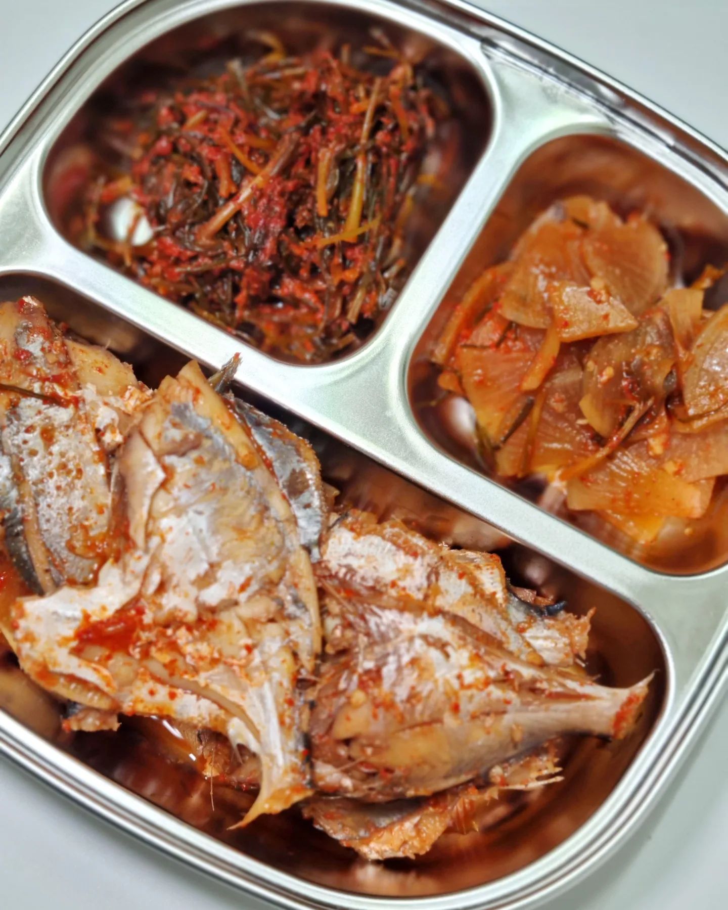#챈이네
.
.
병어 구워서 무짠지, 매운부추 넣고
매운조림 만들어 냠냠🫰부드럽따!!!
.
.
#챈이네집밥 #집밥레시피 #쉬운레시피
#식판밥 #어른식판밥 #병어 #병어조림
#혼밥메뉴 #메뉴고민 #집밥메뉴 #자취생혼밥
#koreafood #foodie #집밥 #선팔맞팔