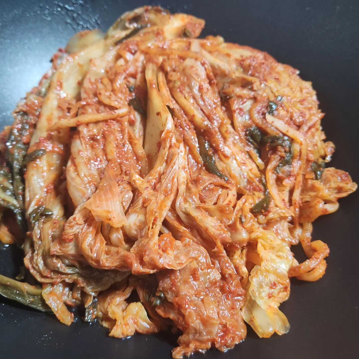 오늘은 이걸  밀어넣었고~ 
너무먹었나? 숨쉬기가 힘듬.
위장이 고장난 상태인데 먹고있네.
거기다 저 고추가루가~ 청양고추가루거든?
시간차가 쫌 있는데~~ 
싸~~~~ 해.
간만에 좀  힘들 예정일듯.ㅋ