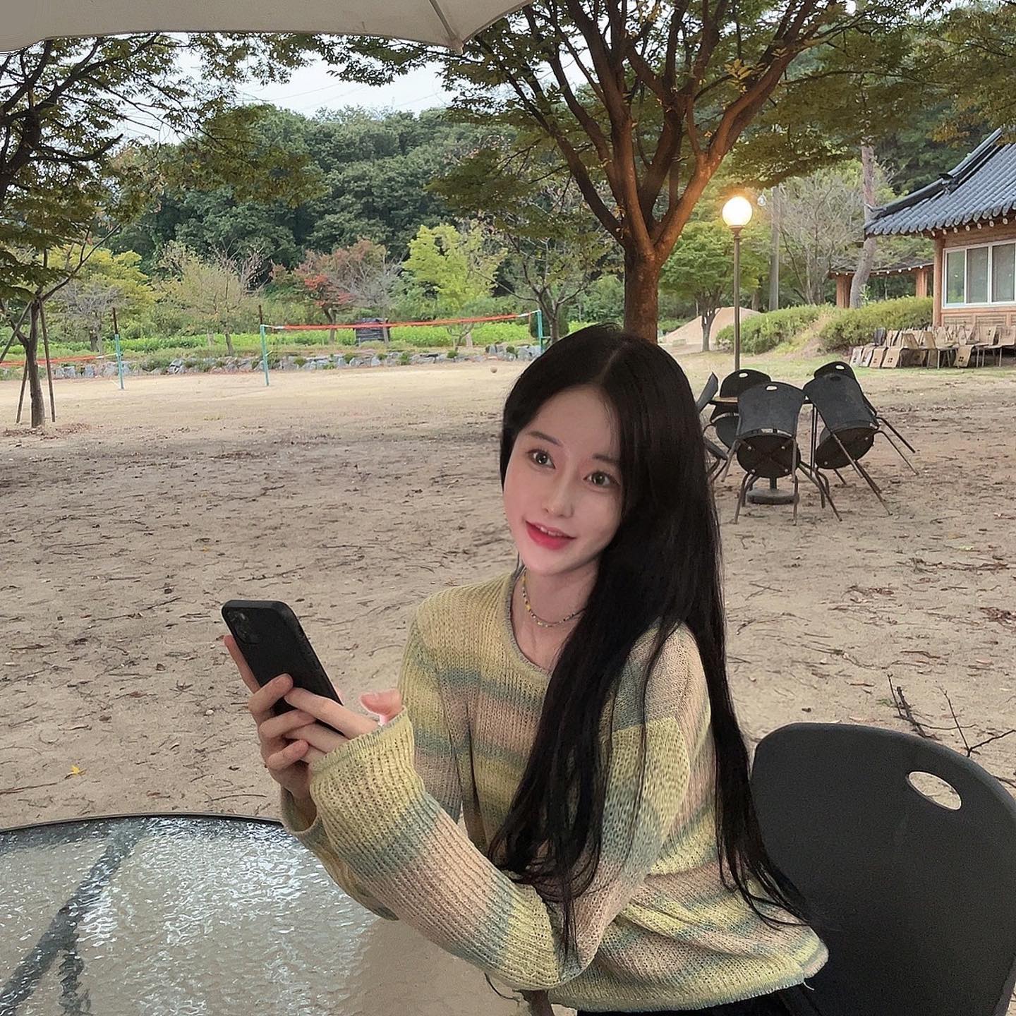 1년전 이라고 아이폰에 뜬
유나올시다~~~
2022년 10월의 유나링..
긴머리하고싶ㄷ……..

#붙임머리 #긴머리 .. #지금은단발 .. #머리언제길러
#1년전 #과거의나 #가을 #가을코디 #여행 #셀카 #좋아요