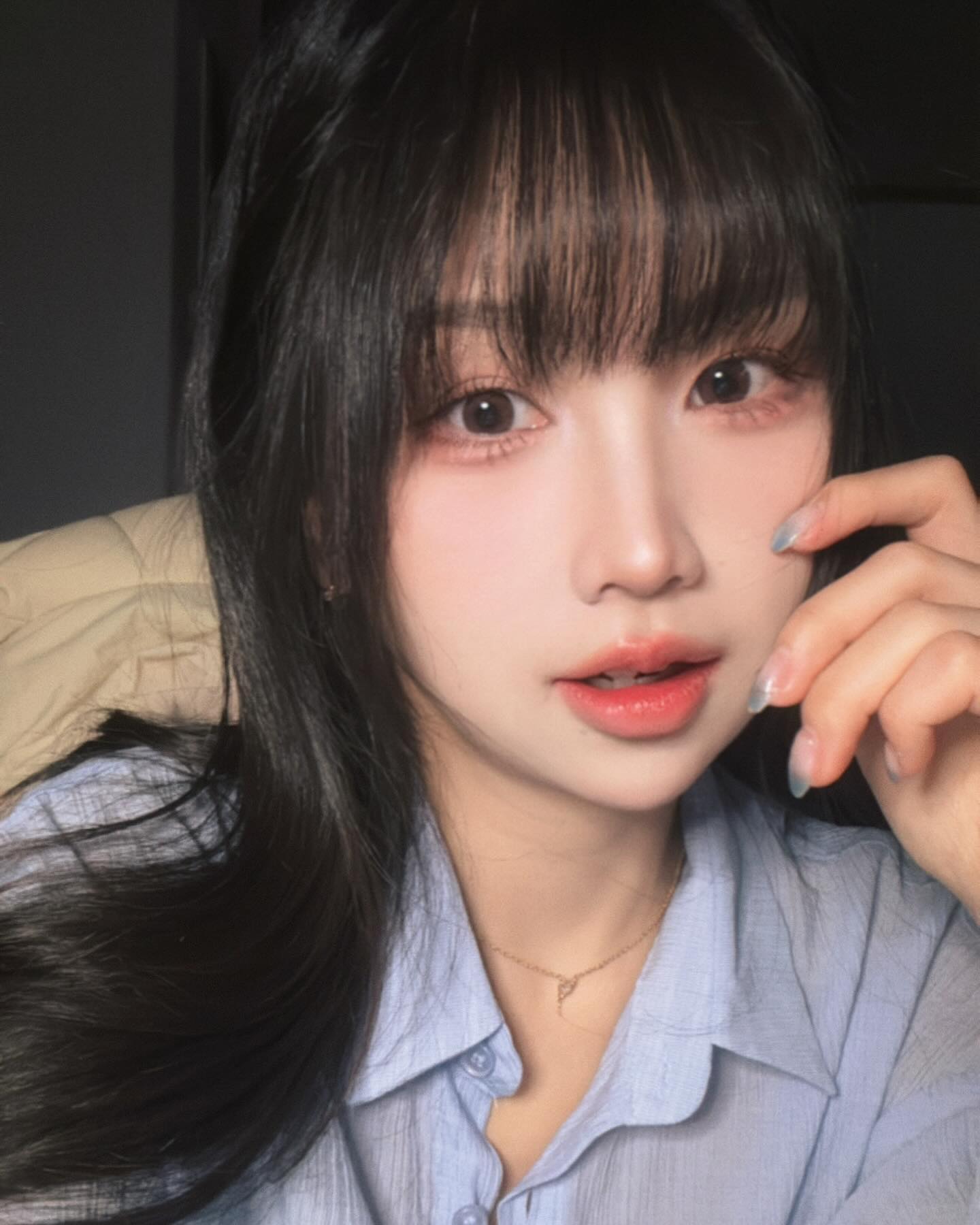 #협찬 classi.lens_official 

딱 이런 정석 브라운 색 렌즈 찾고 있었는데 찾아따 찰떡렌즈🤎
클래시 선릿 브라운 착용했는데 직경도 맘쏙들! 게다가 렌즈가 정말 부드러워서 착용감도 안 낀 것처럼 좋았당〰️🫧

#클래시렌즈 #클래시 #컬러렌즈 #렌즈추천 #클래시선릿 #브라운렌즈