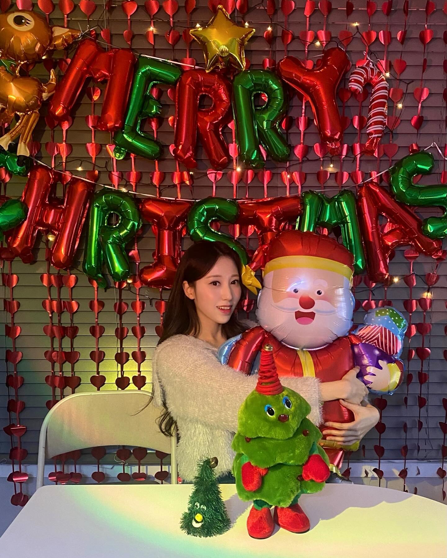 해삐뉴이어❤️ 초미녀와 홈파티🧔🏻‍♀️
1월1일에 작년 크리스마스 사진 올리는 사람 어떤데<