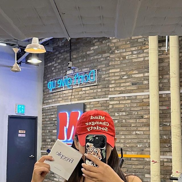 지나 | 영어 그리고 운동하는모델 on Instagram: "#광고 내가 애정하는 브라탑이지만(앞후크가 있거덩요- 개편해) 패드가 없는 타입이라 못입다가 마른파이브에서 받은 요 니플패치 덕에 오늘