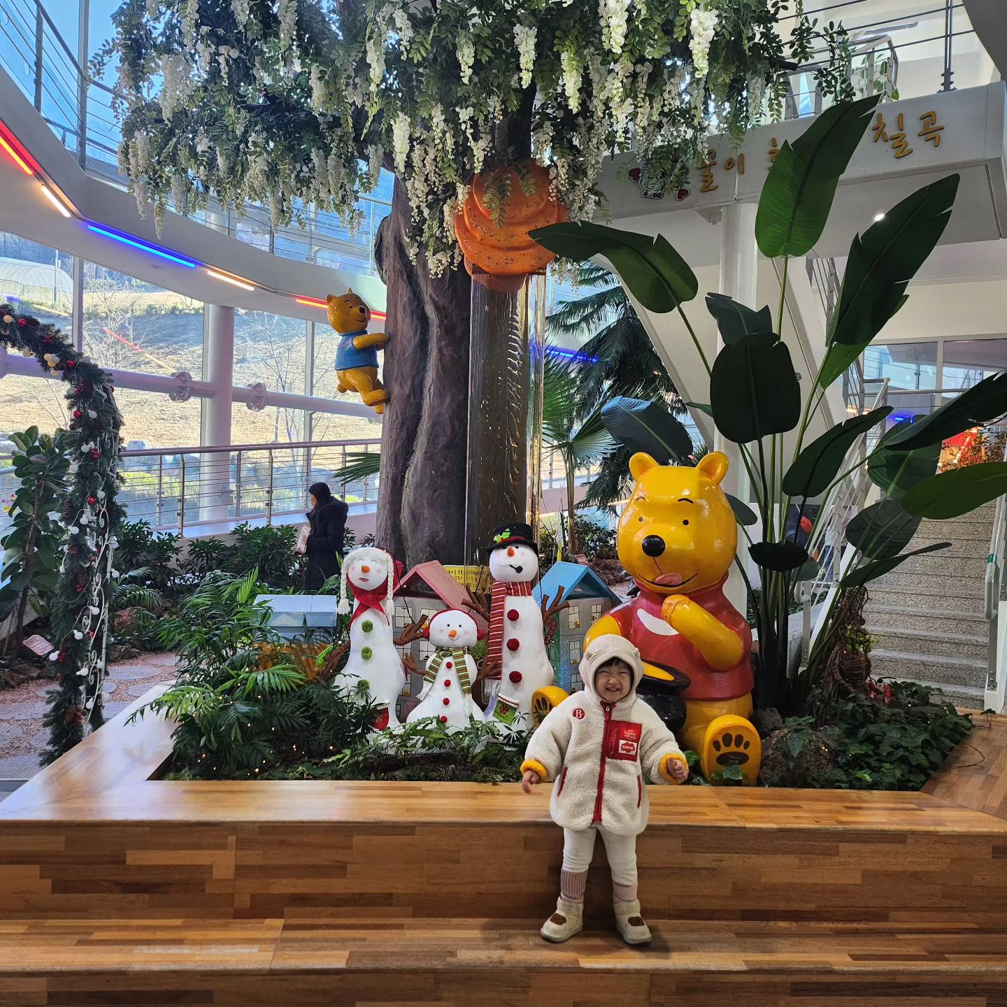 2023.12.17 (일)
채이랑 보내는 주말🍯🐝
울 아기가 좋아하는 모습을 보니까 더 좋은곳에 데려가주고싶다!😆
채이가 좋아하는 물놀이하러 꼭 가족여행도가자👶🏻🩷