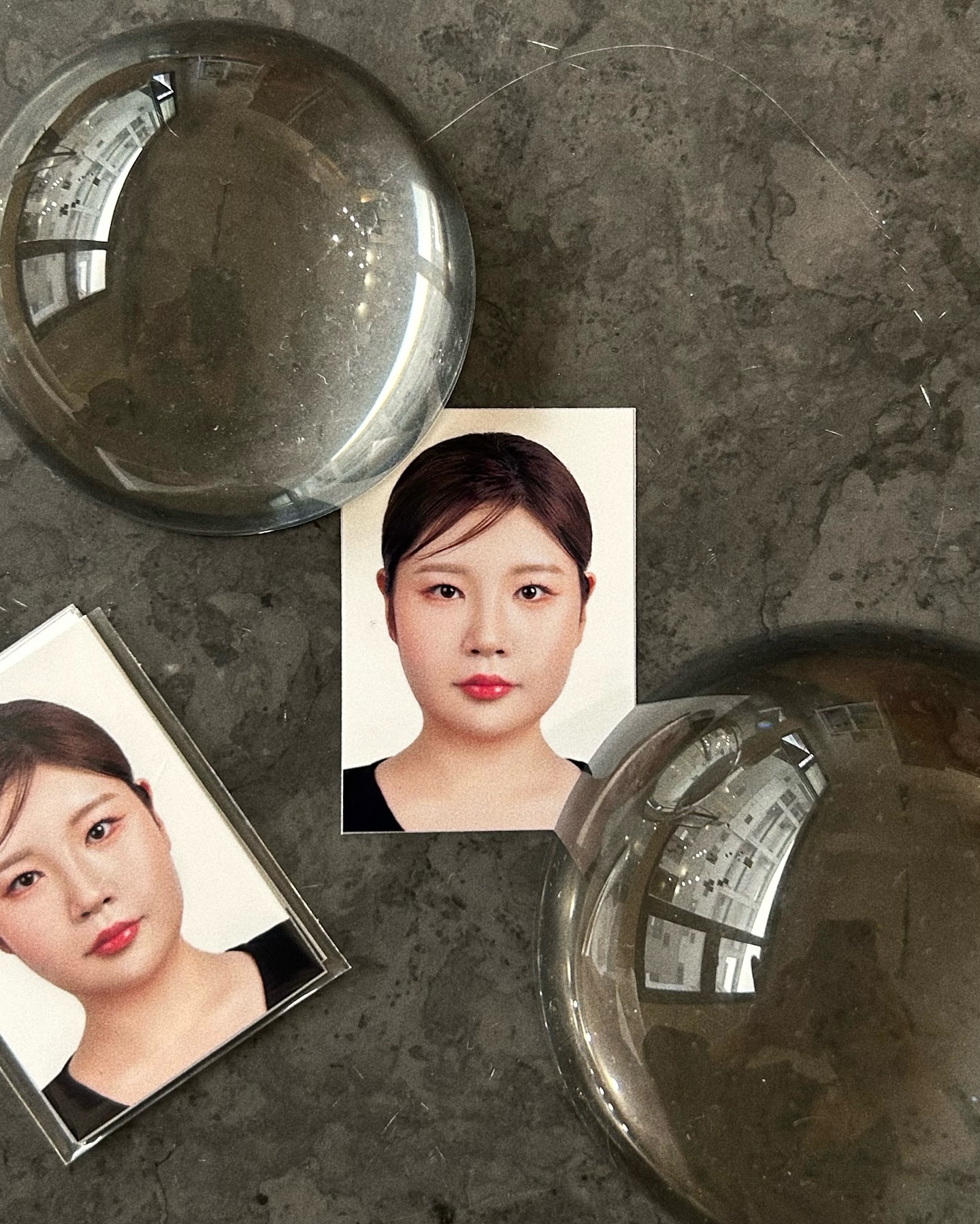 헤헤 저 비자 사진 찍고 와떠염 🎀🌸
부랴부랴 일정 사이에 사진 찍으러 후다닥!!
내가 비자 사진을 찍을 줄이야~~~
예쁘게 찍어주셔서 감사합니당 🫶🏻