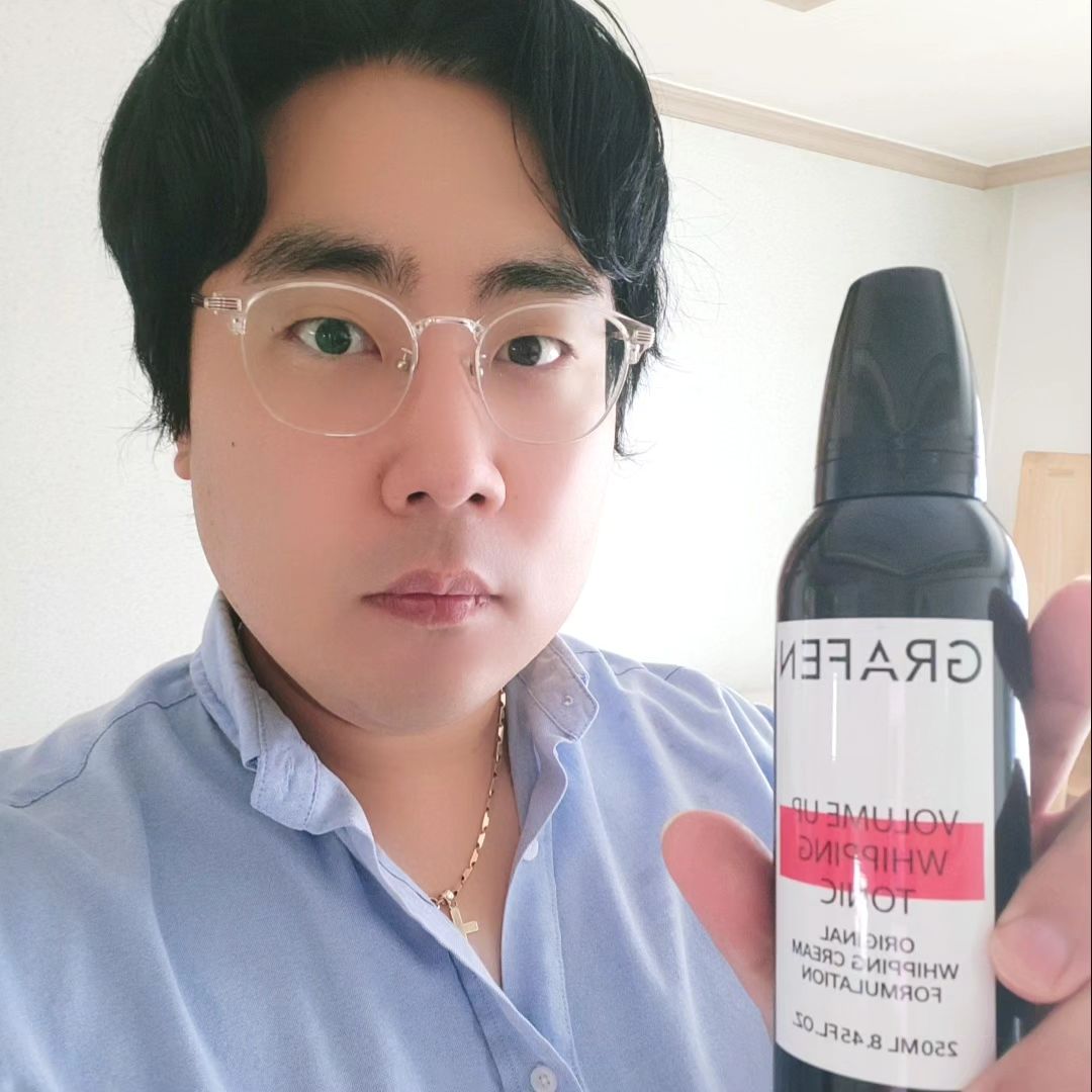 #협찬 #그라펜
grafen_official
토닉 효과와 헤어 볼륨업 셋팅까지 가능한
그라펜 볼륨업 휘핑토닉💈

쫀쫀한 폼타입으로 무스가 생각나는 느낌
오랜시간이 지나도 유지가 잘되고
떡지지 않는 자연스러움👍

헤어디자이너이자 유튜버인 머슐랭 님과
공동 개발한 제품입니다

따로 드라이로 마무리 할필요 없이
폼타입으로 도포하듯이 전체에 발라주고
원하는 스타일로 잡아주면
아침부터 밤까지 고정!!😄

간편하게 사용하면서 강력한
고정력을 원하시는 분들께 추천합니다📌
5월 1일부터 올리브영에서 만나요
 #볼륨업휘핑토닉 #헤어토닉 #올리브영 #헤어스타일링 #머슐랭 #초토닉 #휘핑제형 #2in1
