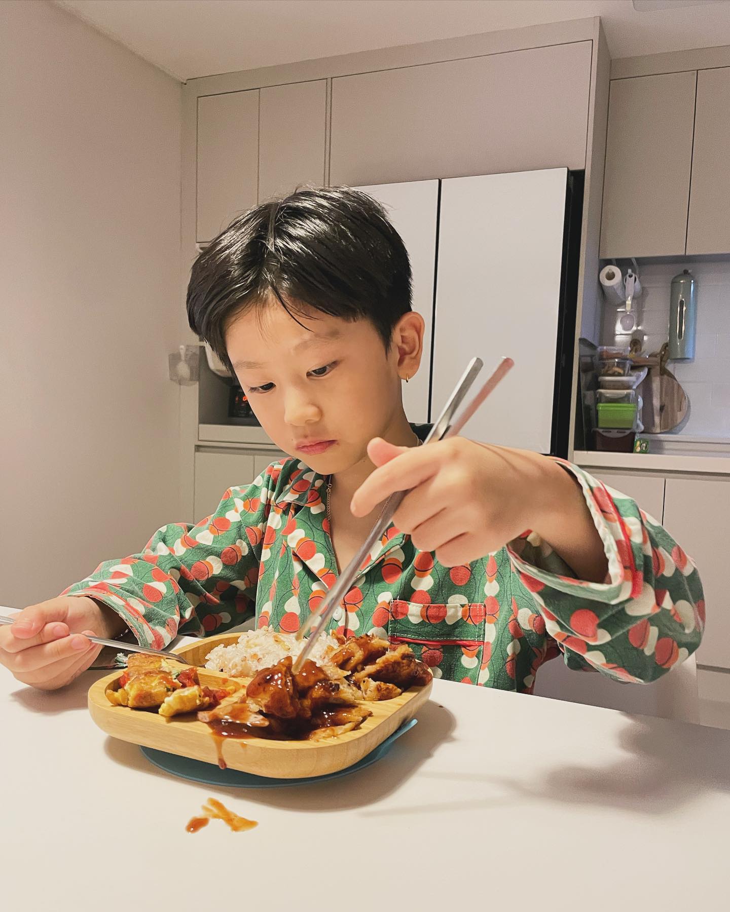 우리후야옵하  숏컷한걸요😂😂
개구쟁이이지만 착하고 이쁜 내아덜❤️❤️❤️

더 사랑해줄께❤️❤️❤️
항상 밝게 건강하게 행복하게 멋진아이로 커줭

✌️오늘도 맛있는거 해주시는 우리어머니랑엄마덕에 … 
요즘 아주 호광중😂😂😂

우리가족 사랑합니다❤️❤️❤️

.
.
.
.
.
.
.
#셋째임신 #다둥이 #임신7주 
#남매샷  #남매스타그램  #남매맘 #육아맘일상  #도치맘  #일상  #육아스타그램 #선팔맞팔  #소통   #오오티디      #좋반사  #daily   #셀스타그램 #ootd  #데일리  #얼스타그램   #좋아요반사   #좋아요테러   #좋튀      #아들스타그램   #streetstyle  #좋반환영  #fff #f4f  #셀피  #좋반사 #followforfollowback