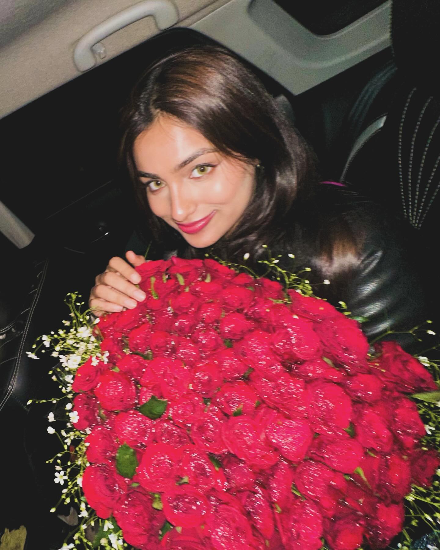 Gave Karan Aujla a break from my feed 🥹
.
.
,
,
.
,
,
#photo #roses #happy #funride #brown #redroses #longdrive #rides #funday #jaipur #red #insta #instagram #insta #instadaily #instamood #foryou #foryoupage