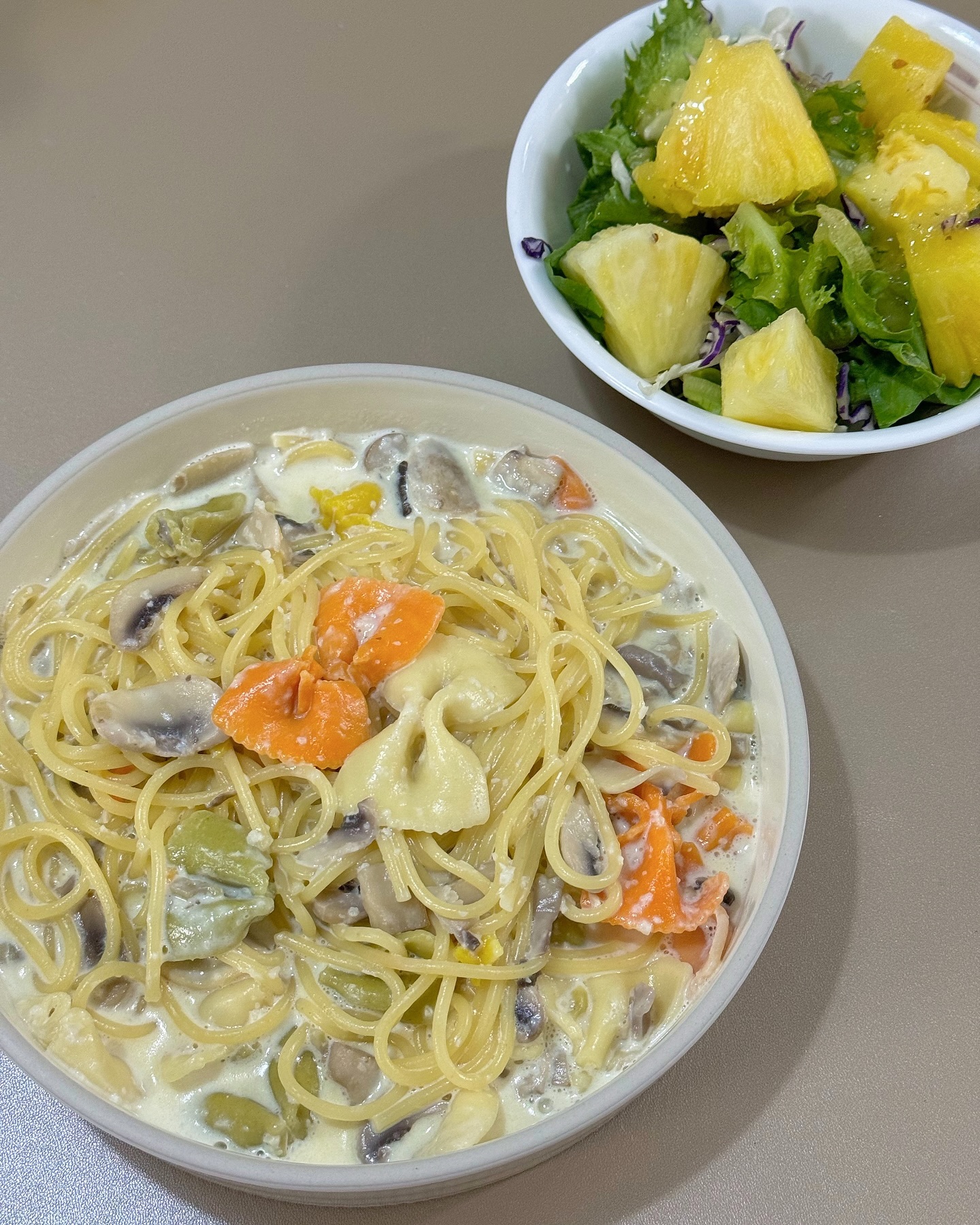 두돌아기와 함께 3인 저녁 메뉴🍽️
버섯크림파스타와 샐러드🍝🥗

#두돌아기식단