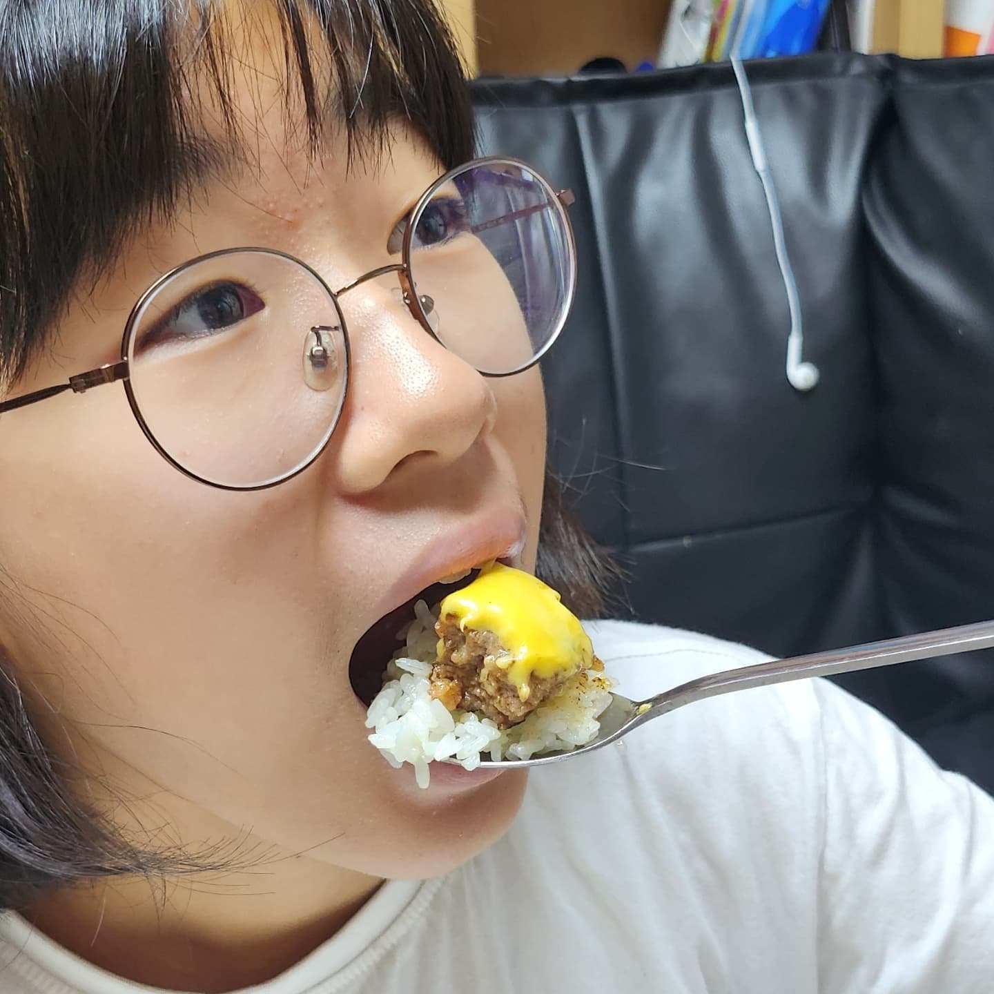 #협찬 #푸드장 #함박스테이크 #떡갈비 #떡갈비추천 #함박스테이크추천 #저녁메뉴 #저녁메뉴추천 #점심메뉴 #점심메뉴추천

매끼마다 무슨 반찬을 만들어야 할지 늘 고민이 많습니다.
이럴 때 떡갈비 하나면 한 끼 뚝딱입니다.

푸드장 떡갈비는 순수 100% 고기로 만든 함박스테이크라 커가는 아이들 건강에도 너무 좋습니다.
포천 고기 장인이 일반 소 지방이 아닌 갈비살을 이용하여 육즙과 식감을 잡은 황금 비율이라 포천 놀러가서 먹었던 이동 갈비맛하고 비슷하네요.

간장베이스의 포천이동갈비 전통 양념을 넣어 감칠 맛을 더해서 어른 아이 누구나 좋아하는 맛이예요.

그냥 먹어도 맛있고, 치즈 올려 먹어도 너무 맛있습니다.🥰

https://smartstore.naver.com/foodjang1/products/10380730178