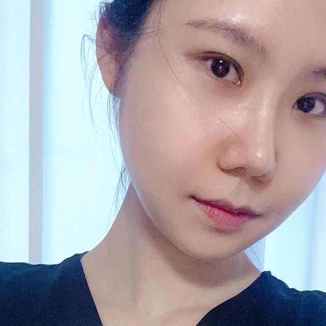 임채희 on Instagram: "#광고 #협찬 #프로틴쉐이크 

@proteinstory의 프로틴 쉐이크 민초맛을 맛보았는데요!
기분전환되는 달달한 민트초코라떼맛으로 특유의 단백질 쉐이크의 비린맛도 전혀 느껴지지 않아 너무 좋았어요!
운동 후 동봉된 스푼으로 보틀 안에 2스푼넣고 우유 또는 두유를 150ml넣고 타 마시면 간편하고 맛있게 단백질 섭취가 가능해요!
우리 신체에 물 다음으로 단백질이 가장 많이 차지하는데 결핍시 생명에 지장을 줄 수 있기 때문에 꼭 챙겨야 하는데 쉐이크 덕에 간편하게 섭취 가능해 편리해요!
 

#뷰티앤부티 프로그램에 소개된 만큼 성분 또한 우수해요!
총 216kcal 저칼로리에 단백질,식이섬유를 챙길수 있고 영양적으로 아미노산,비타민A,B,C,E,나이아신,칼슘 등 모두 챙길 수 있다는 장점이 있습니다!

맛있는 쉐이크로 영양잡힌 건강하고 날씬한 몸 같이 만들어 보아요! 총 12가지 맛으로 선택의 폭도 넓어요! 

#광고#프로틴스토리#다이어트쉐이크#단백질쉐이크#식사대용쉐이크#다이어트쉐이크추천#다이어트식사대용#식물성단백질파우더#식물성단백질쉐이크#한끼쉐이크"