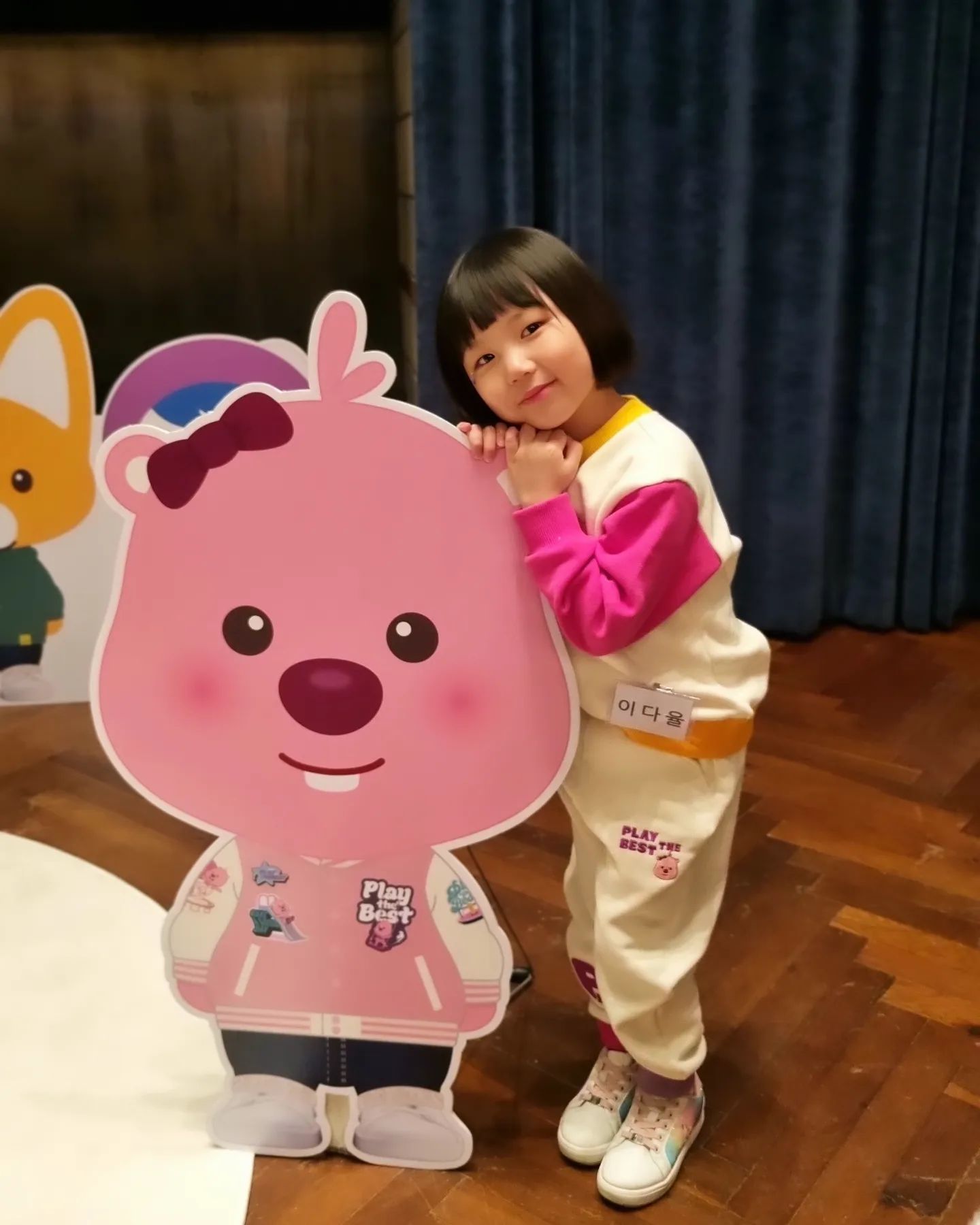 《2024년 우먼센스 K.kids 오리엔테이션》 
지난 월요일 24년 1월 우먼센스 k.kids 모델들과
관계자분들 모두가 모여서 즐거운 시간

드레스 코드: 네이비와 핑크
다율이 코디는 루피 스웻 셋업 
playthebest_official 

단체 사진 촬영
우먼센스 K.KIDS 모델들의 활동 계획
노는게 제일 좋은 아이들의 대통령
뽀로로 극장판 슈퍼스타 대모험 영화 관람

아이들 간식과 뽀로로 음료도 준비해 주시고
엄마들 커피까지 세심히 챙겨주심 👍 
양손 가득 선물 한아름🎁 

사진으로만 보던 예쁘고 귀여운 친구들 만나서 정말 반가웠고
다음에 다시 뵙게 되면 더 친근히 인사 나누어요~^^

🩷친정집에 온듯 엄마들도 편안한 우먼센스 케이키즈💙

아이들에게 사랑 가득한 애정어린 눈빛으로 예뻐해 주심에
Womansense K.KIDS 모든 관계자 분들께 진심으로 감사의 말씀 전하고 싶었답니다.

편집장 님과 에디터님들 모든 관계자분들, 사진작가님과 카메라 감독님 정말 고생 많으셨고 감사합니다.

k.kids_official
iwomansense

한번 k.kids는 영원한 k.kids ~ 

#womansense#k_kids#키즈모델이다율#우먼센스#케이키즈#플레이더베스트#뽀로로옷#케이키즈오리엔테이션#뽀로로극장판#슈퍼스타대모험#koreaseoul #청담cgv #키즈모델#아역모델 #koreakidsmodel#키즈인플루언서 #노는게제일좋아