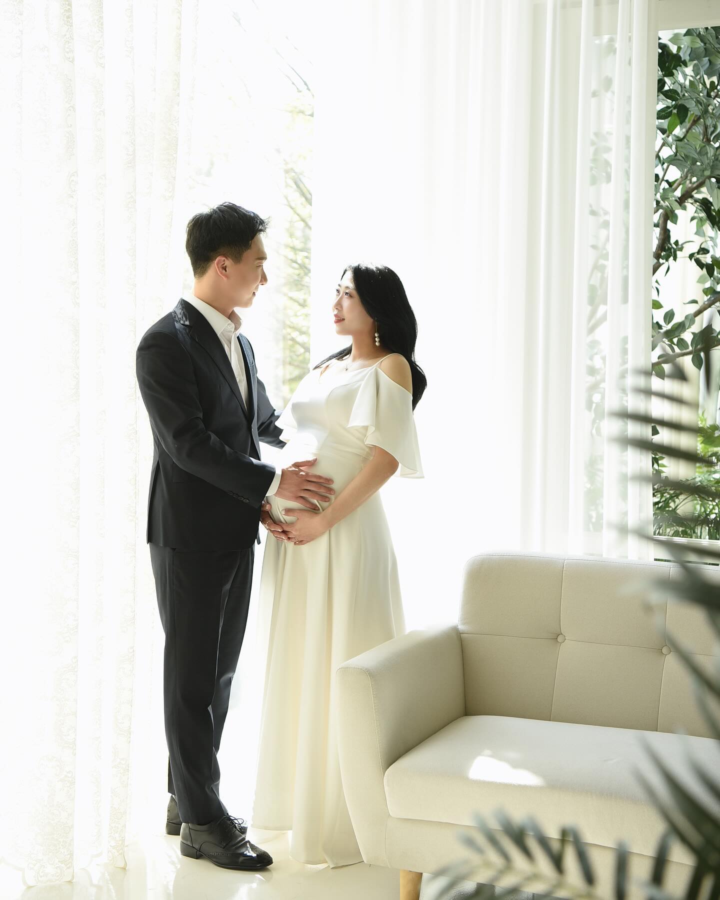 뱃속에 파랑이 품고, 만삭사진 🫶🏻
이 시기를 소중하게 간직하는 마음으로 재밌게 찍었닼ㅋㅋㅋㅋ
그자리에서 바로 영상도 만들어주고 보정본도 주고 빠르다 빨라 !
후 이런것도 찍구 ㅋㅋㅋㅋ 진짜 나 임산부같네 ? 🤰
항상 고마운 오빠와 끊임없이 움직이는 아가 덕분에 행보케케
d-70 건강하게 만나자 파랑 💙

#베이비파스텔스튜디오 #오빠랑 #만삭사진
#30주 #임산부 #예비맘 #용띠맘 #임신8개월 #임신기록