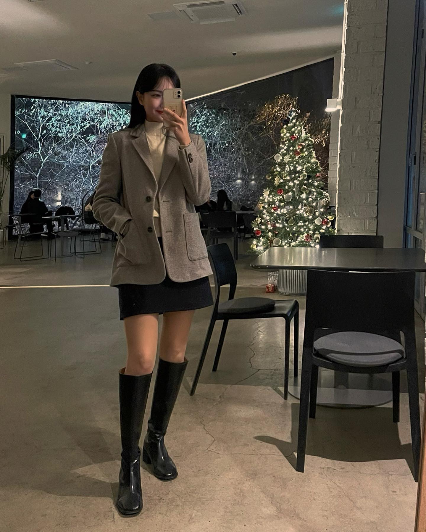 스멜츠는 겨울이다🎄🤍🧤🧣

#ad #sappun #디로우 #세비니 #사뿐 #사뿐러버 #sappunlover #스멜츠 #겨울부츠 #겨울 #winter #스멜츠카페 #smeltz #트리