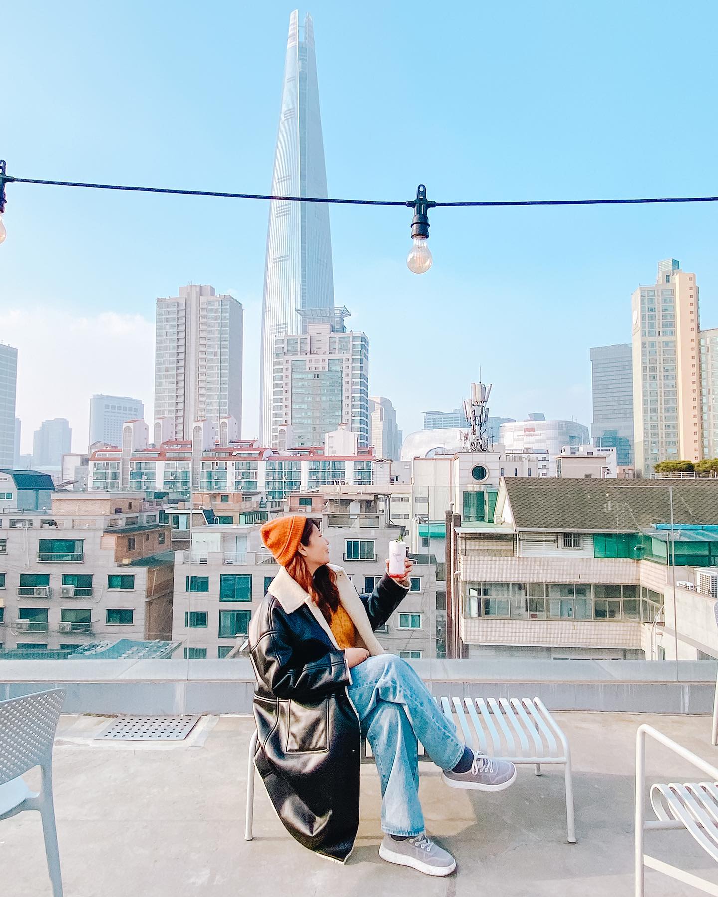 #광고

송리단길 신상 카페 방문하기
#잠실루프탑카페 #씨엘트리
롯데타워뷰 루프탑에 수제 크레페
시그니처 음료까지 매력있죠? 

평일 루프탑은 네이버 예약하면
편안하게 이용할 수 있으니 참고

씨엘트리는 '하늘에서 바라본 삼각형자리'라는 의미로써 
만남과 연결을 통한 새로운 가치를 창조하는 
또 다른 시각을 전달하고자 만든 
트라이앵글 컨셉의 카페라고 해요!

📍씨엘트리
송파구 백제고분로45길 17-3 4층
12:00-다음날 1:00
주차가능 최초 10분 1000원 

 #송리단길카페추천 #송리단길데이트 #석촌호수카페 #송리단길맛집