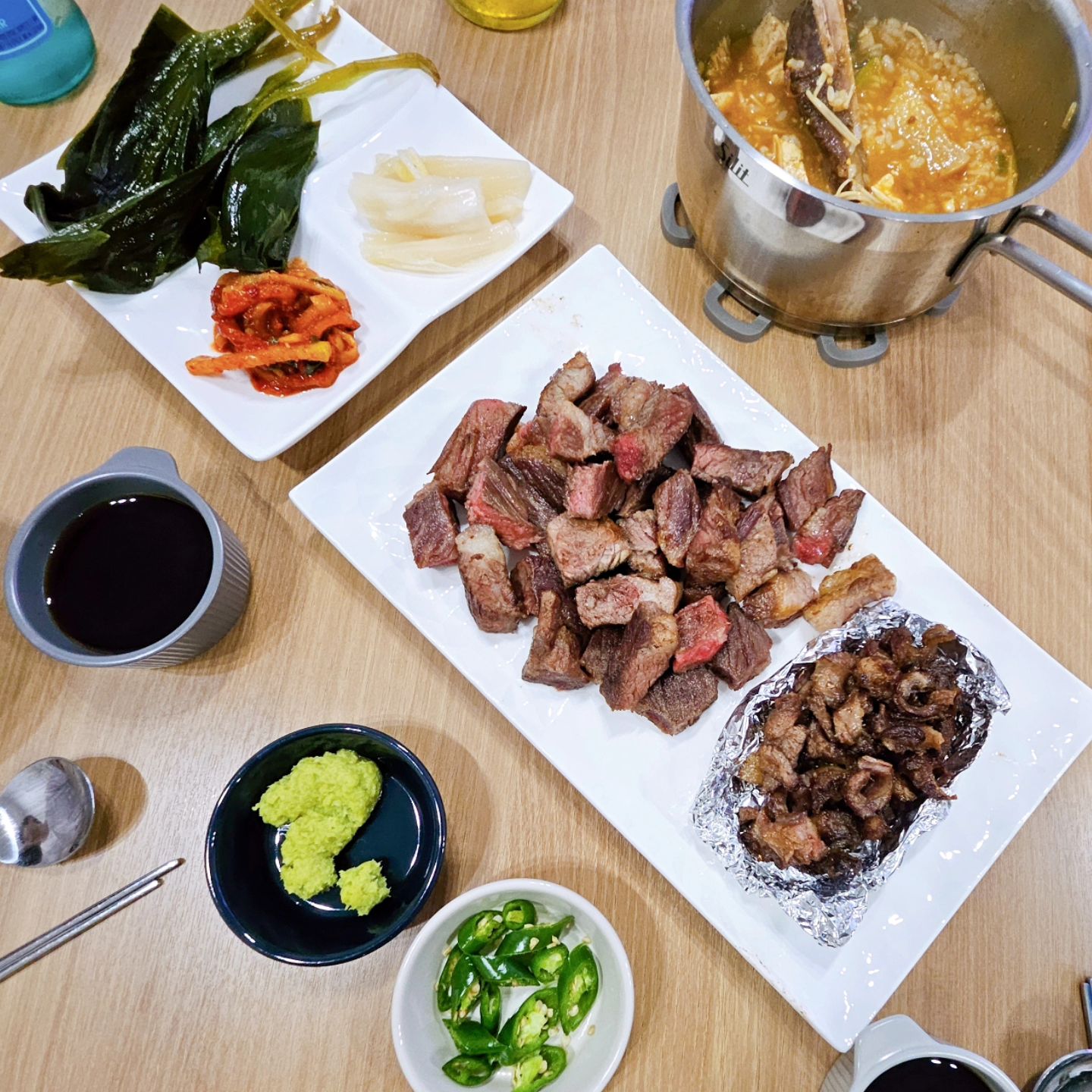 오늘은 몸안좋은 남편 몸보신하라고 우대갈비!
뼈에 붙은 꼬들살은 따로 양념하고,
갈비대 넣고 된장술밥까지

맛있게 먹어줘서 고마워☺️

#온더테이블 #신혼부부 #신혼밥상 #요리 #우대갈비 #맛집 #선팔 #맞발 #데일리 #소통 #맛집스타그램
#인천맛집 #다이어트안녕 #쿡스타그램 #내돈내산 #꼬들살 #안주스타그램 #안주 #저녁추천 #오늘뭐먹지 #운동하는여자 #운동하는남자 #술안주 #예비신부 #예비신랑 #집밥 #집밥스타그램