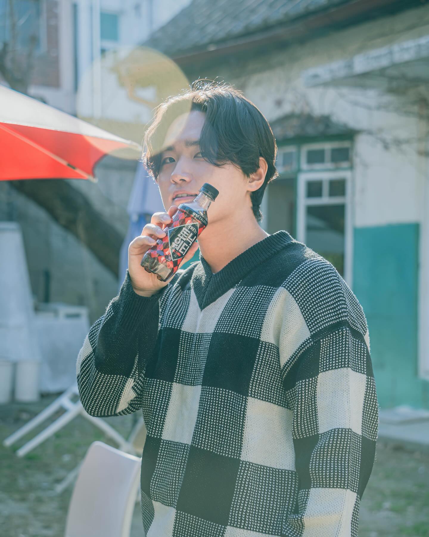 #광고 X lottechilsung

😎 얼그레이 빠돌이가 칭찬하는 죽은 술도 살리는
제대로 만든 리얼 토닉워터! 트레비 토닉워터 얼그레이

😎 제일 좋아하는 얼그레이 맛이 토닉워터로, 하이볼로 만들어 먹을 수 있어, 소주만 섞으면 나도 모르게 계속 먹게 되는데... 알쓰, 술쓰도 기강 잡을 맛!

🤤 제로 못참는 제로칼로리 토닉워터로 홍차 & 베르가못향으로 이루어져 홍차 시럽 없이, 얼그레이 토닉워터 하나만으로 바에서 칵테일 즐기는 기분을 금방 내볼 수 있답니다!

🍹 어떤 음식과도 페이링이 조화로운 트레비토닉워터 얼그레이 하이볼! 홈술, 캠핑, 여행, 호캉스 어디서든 즐겨보세요!!!

🍹 기강 잡는 얼그레이 하이볼 제조 비율 🍹
✔️ 소주 하이볼 = 소주 1 : 토닉워터 2 비율
✔️ 위스키 하이볼 = 위스키 1 : 토닉워터 4 비율

#트레비토닉워터 #토닉워터 #얼그레이 #하이볼