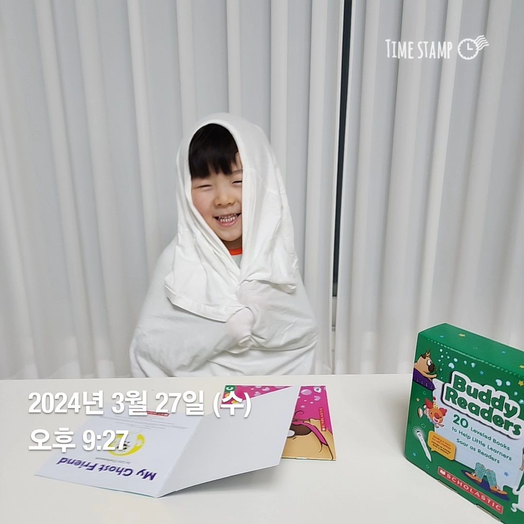 #협찬

지난주에 버디리더스 레벨 C 읽은 책 중에 제일 좋아했던 
<My Ghost Friend>

하얀 천을 뒤집어쓰고 유령 흉내를 내며 "see me ~~"

영어로 이야기해봤어요

Ghost 가면 마스크를 만들어 하루종일 유령이 되었다는 후기
여태껏 읽은 버디리더스 책 중에
고스트 캐릭터를 제일 좋아했어요 
덕분에 영어책읽기도 수월했답니다.

-
pipio_english
#피피오잉글리시
#버디리더스 #스콜라스틱 #엄마표영어 #피피오클래스 #스콜라스틱기초리더스 #홈스쿨영어 #버디리더스스터디