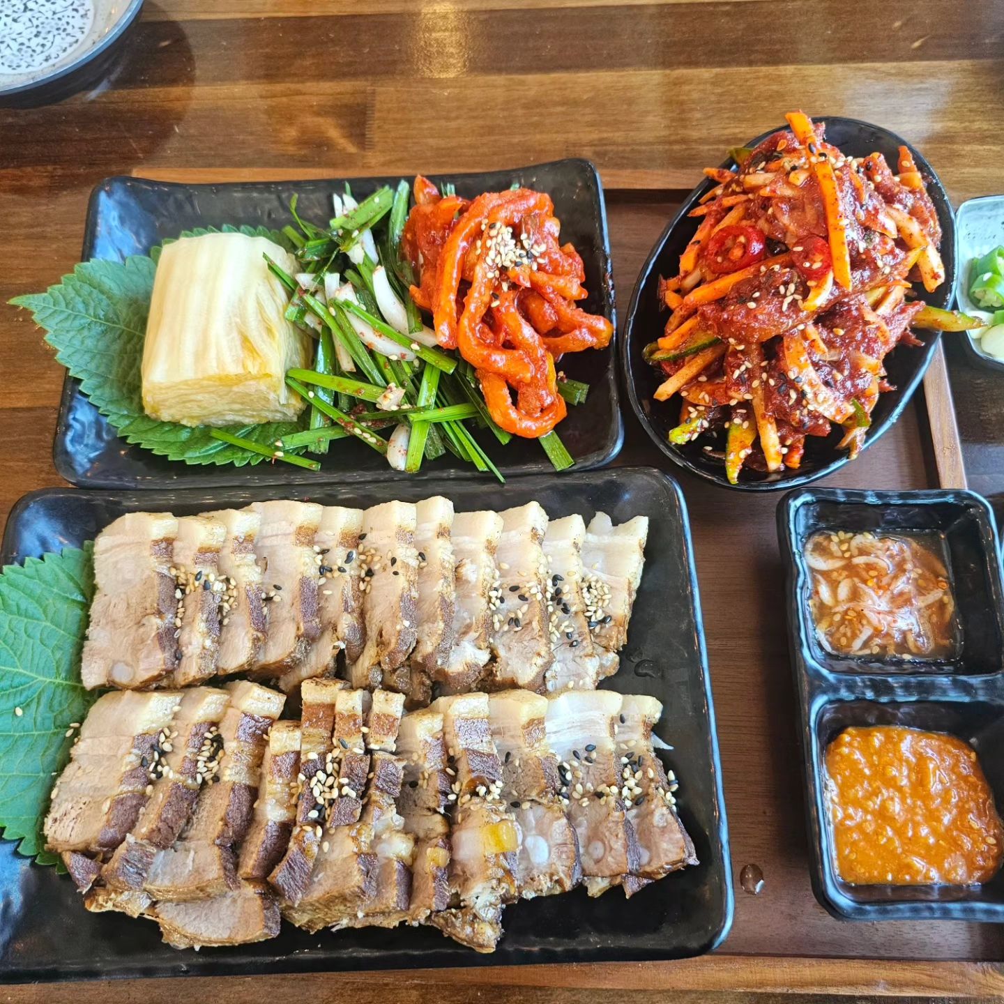 즐건 연휴에요! 오늘 날씨 짱짱 좋은데~ 

저는 캠핑도 못가고ㅠㅠ 멍청하게 왜 연휴인걸 생각도 못하고 늦게 캠핑장 예약하려니

다 마감이고. . . 낼부턴 또 비소식ㅠㅜ  폭망한 연휴 시작ㅋㅋㅋㅋㅋㅋㅋ

낼부터 비소식있는데  캠핑가신분들 진짜진짜 안캠하셔요ㅜㅜ

자연과 절대 맞서는거 아니랬어요! 

미친년과 바람은 절대 막을수없다는 이상한 말도 있듯이. . 

즐겁고 행복한 연휴되시고~  맛있는거 많이 많이 드세요!

#어린이날  #연휴 #나도 #어린이이고싶다 #비소식  #폭망 #cs크루 #c_s크루
#만복국수집 #별가람점 #남양주맛집 #별내맛집 #안주맛집 #별홍어삼합맛집 #별가람맛집 #막걸리맛집 #별내신도시 #별내별가람역맛집 #남양주별내맛집 #별내동맛집 #왕새우캠퍼