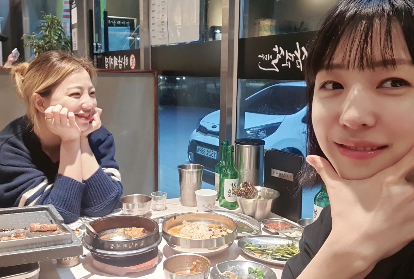 드디어 가본 하남돼지집!
하남에 살땐 되게 자주 갔는데 여주에 생기곤 처음가보는 😂😂😂😂😂 맛이쪙💕
오랜만에 동생이랑 술 진탕먹고 노래방까지 조졌더니 개즐거웡☺️
.
#하남돼지집 #맛있구만 #동생이랑 #짠 #노래방너무비싸 #😱