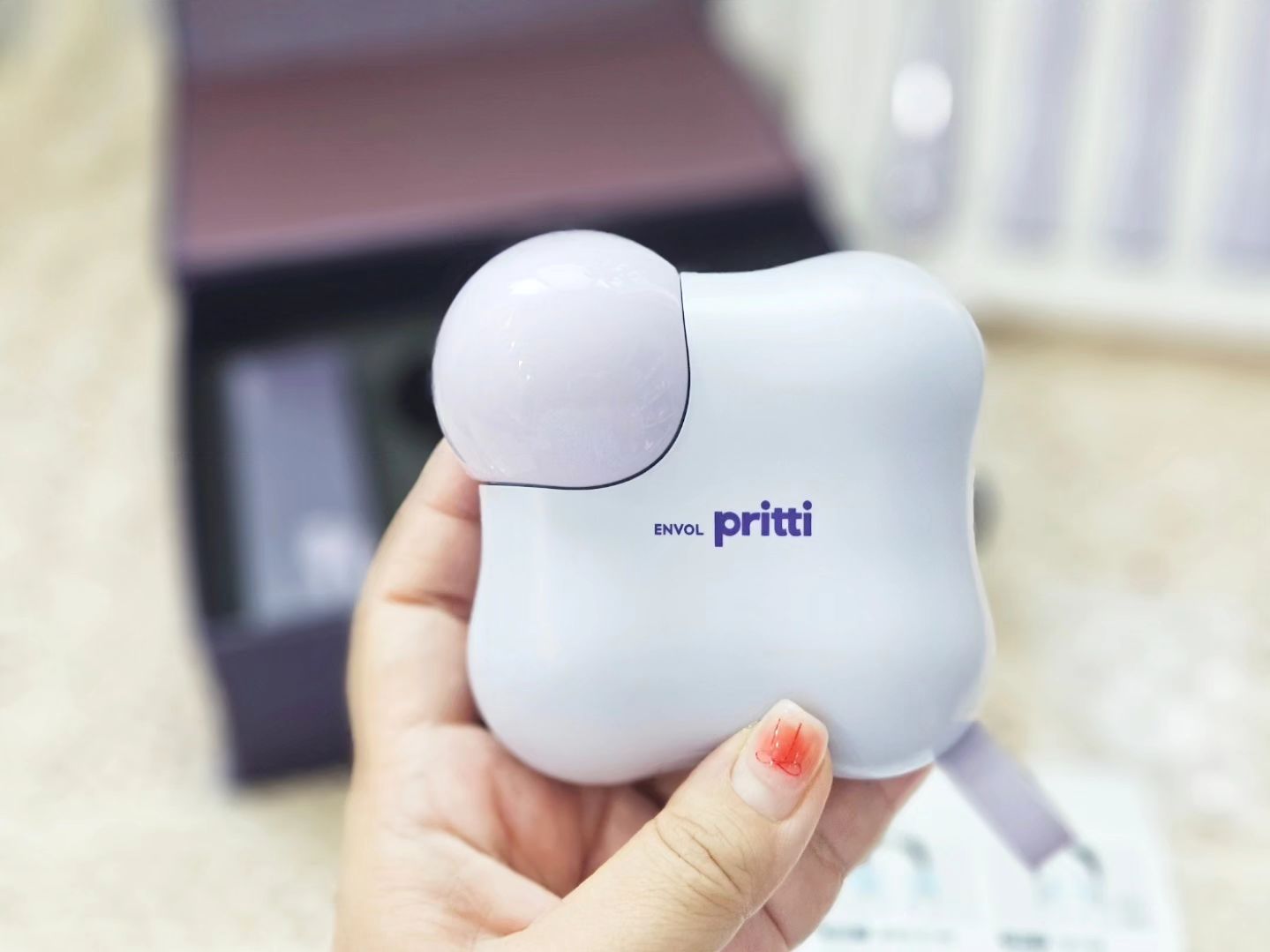 #협찬
.
.
이번에 신기한 아이템 발견했어용
쁘리띠와 RF:4# pritti.
주름,모공, 트러블, 피부톤 등 
피부고민이 많았거든요.
반신반의로 3주 사용해봤는데
놀랍게도 팔자주름이 사라지고 있음 ㅋㅋㅋㅋ
이젠 목주름 차례다 ~~
셀카도 이제는 자신있게 :)
.
.
#쁘리띠 #pritti #RF:4 #피부변화 #피부관리 
#미용기기후기 #주름 #미백 #탄력 #피부고민 #홈케어 
#모공 #트러블 #여드름 #뷰티디바이스 #플라즈마 
#고주파 #안티에이징 #셀프케어