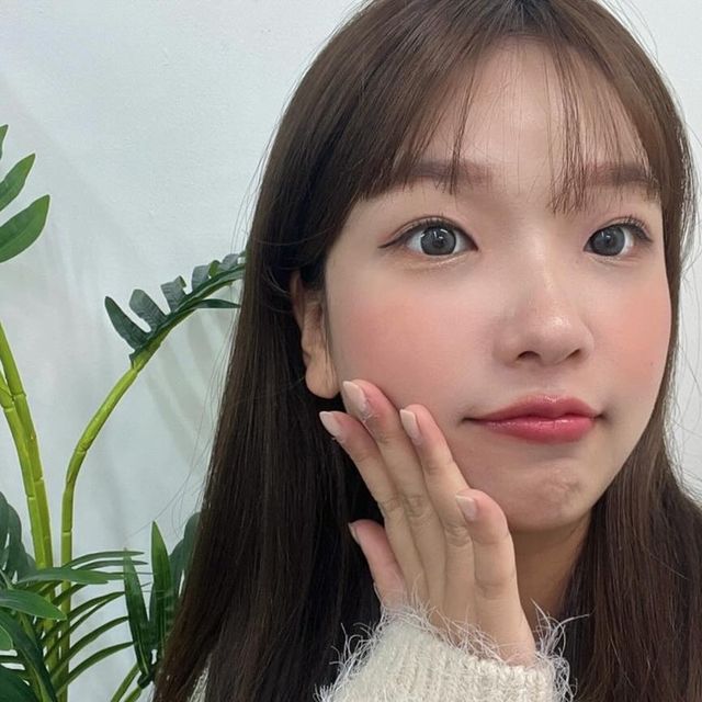 조은영 on Instagram: "#광고 @ololalens_kr 평소보다 더 꾸미고 싶은 날이면 컬러렌즈를 착용하곤 하는데요! 저에게 맞지 않는 직경이나 컬러를 착용하면 붕뜨는 느낌이 들 때가 많더라구