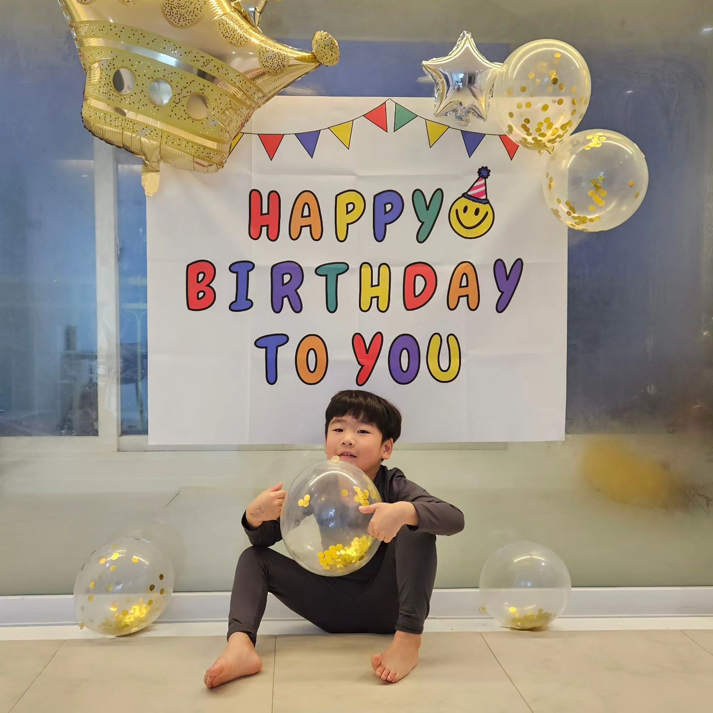 #첫줄
Happy Birthday to you🎂
내 첫번째 보물 내 사랑

00시 제야의 종 보면서
"와~~내 생일이다!!😆"라고 외치는 널보며
언제 이렇게 컸나~

영원한 내 아기
이대로만 건강하게 자라줘
많이 많이 사랑해❤️
.
.
.
.
.
#육아소통맞팔 #육아일상 #닭띠맘 #아들맘 #도치맘 #형제맘 #인스타베이비 #72개월아기 #육아소통 #육아일기 #붉은닭띠맘 #좋테 #7살아기 #육아맘 #1월1일생 #2018년생 #인스타아기 #어린이모델 #생일파티 #축하해 #사랑해 #육아피드 #이쁜아기 #아기모델 #육아맘그램 #좋반 #선팔 #맞팔 #언팔싫어요