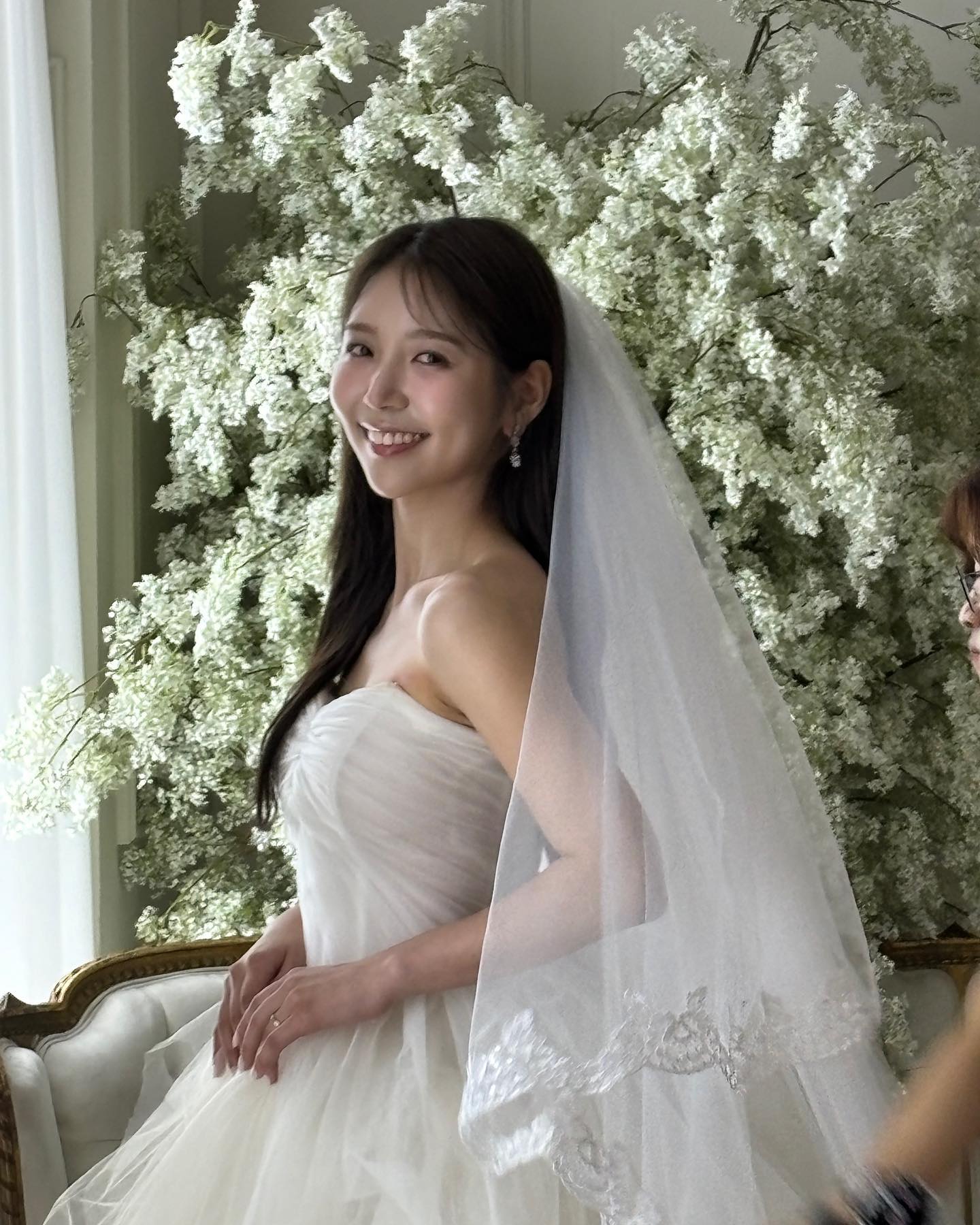 네..여러분 저 결혼해요..👰🏻‍♀️
근데 1500장 찍고 20장을 어떻게 골라욤..? 
다좋은데 ㅠㅠㅠㅠㅜㅜㅜㅜ

작가님보다 더 많이찍어준
내 바깥사람 고마워 ㅠㅠ🤍🤍🤍🤍
fffixin