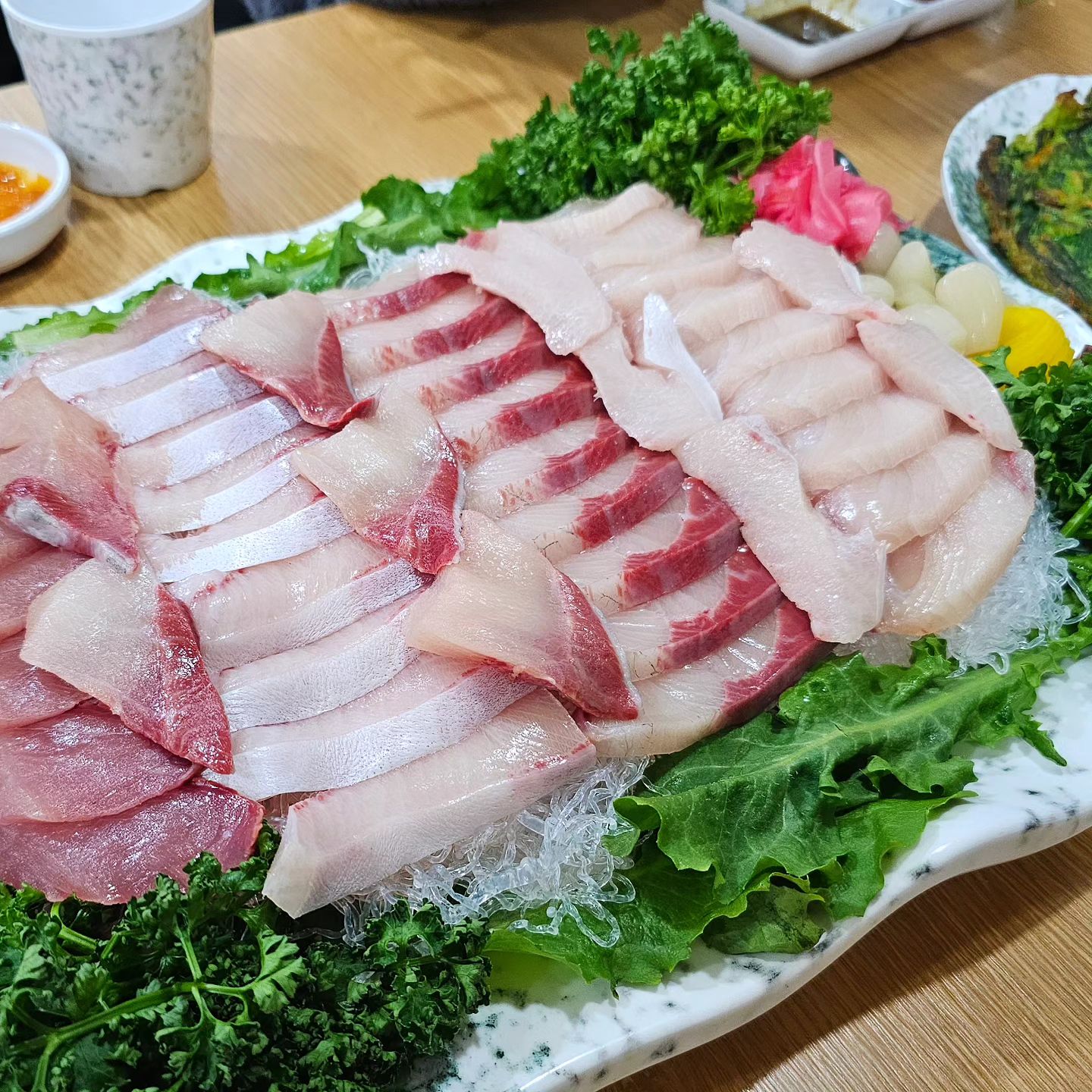 '
내가 제일 좋아하는 조합..❣️
.
.
.
.
.
#엄마랑 #신랑이랑 #아들이랑 #야식 #먹스타그램 #겨울엔방어 #대방어 #냠냠 #12월기록