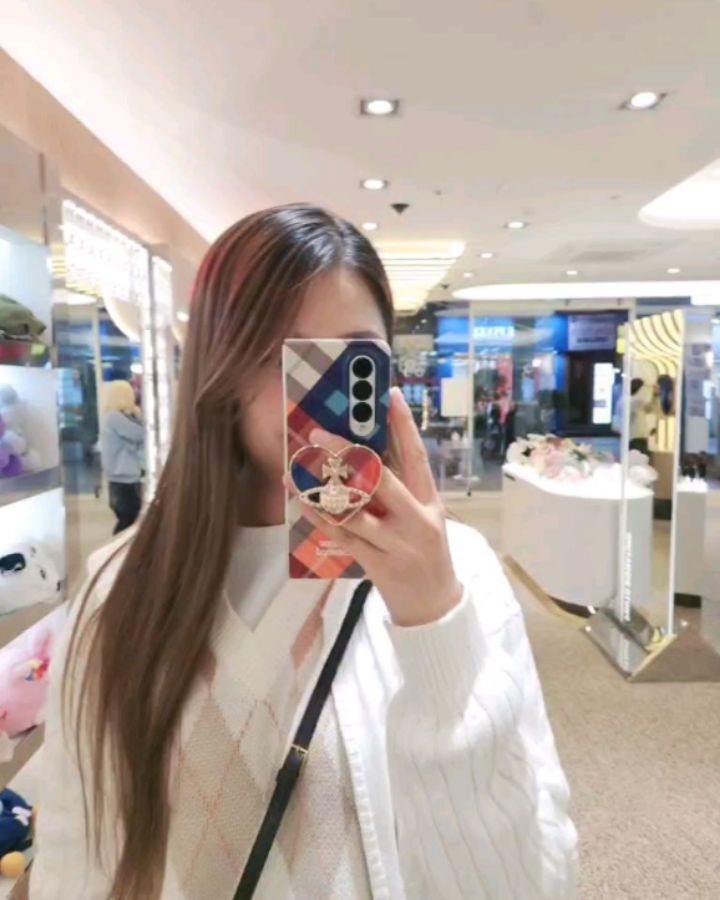 #제품제공 #폰케이스

넘이쁜 폰케이스..🩷
간만에 바꿨는데 그립톡 퀄 모야💜

알록달록 색상도 이쁘구
그립톡이 포인트로 들어가니 걍 말이 필요엄죠?😍😍

#무무상점 #무무상점케이스