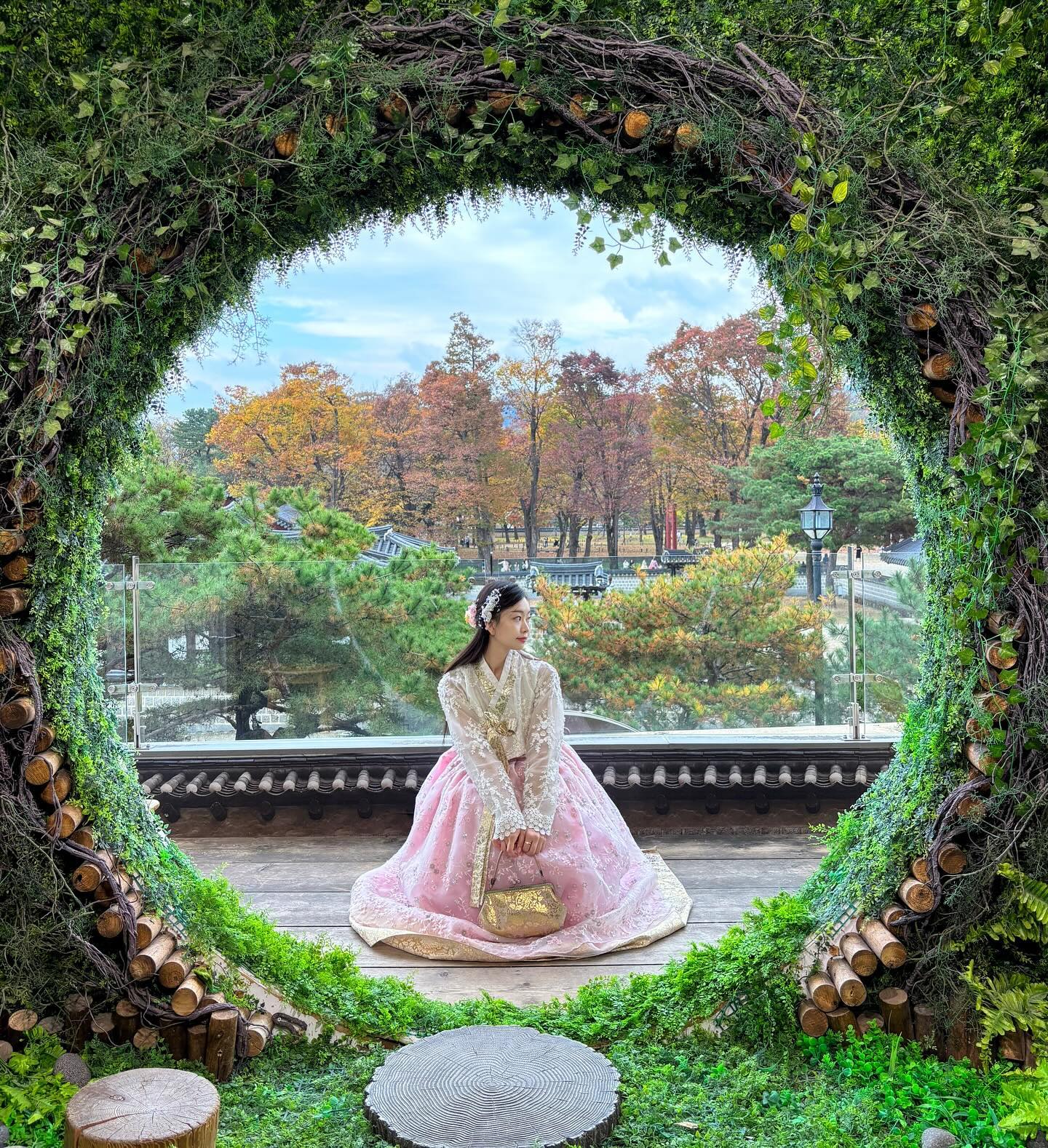 한복 곱게 입고이~~🌸
앉으면 치마가 책상이 되네이~?
#드디어다올렸다