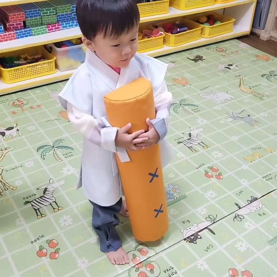 #생후847일 #키즈노트 

추석맞이 전통놀이체험😍

귀여워증말😊❤️😊

#어린이집 #극한직업어린이집선생님
#그래도귀엽다 #이게도치맘인가 #🦔 #매일귀여운로건❤️