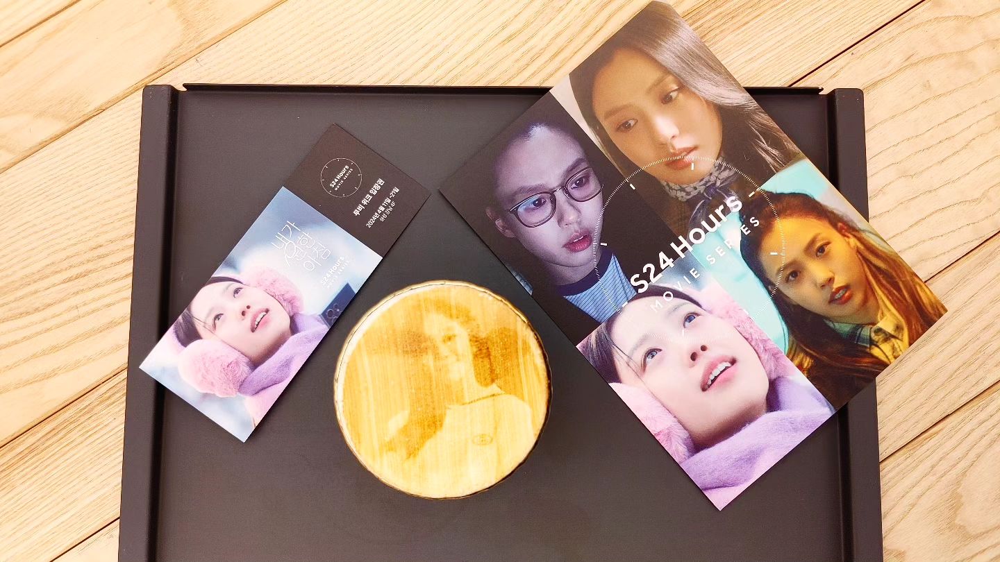 갤럭시S24 🎬✨
판타지영화같은 AI기능들에 반하다. 

커피기프티콘 주셔서 3층 소셜라운지 갔는데
이렇게 #아인슈페너 사진으로 제작해주셨어요. 
갤럭시S24 써야하는 이유. 저는 제 카메라 
있는 사진을 촬영하셔서 제작해주셨는데도 
이정도예요 !!!!! 강남역 오면 무조건 카페는 
3층으로 !!!! 특별한 경험이 될 거 예요

서울 서초구 강남대로 411 삼성 강남 4층 🎬✨ 
20분동안 #s24hoursmovieweek  #GalaxyAl
갤럭시S24로 촬영한 영화4편 감상하는 동안 

그야말로 힐링이 되었고, #핸드폰카메라 로 
영화제작를 기가막히게 하다니. 

24시간동안 갤러시S24를 써야하는 이유를 알게되는 
마법의공간! 영화 속 다양한 #GalaxyAI 기능을 감동적으로 
느끼Go왔어yo🎬✨ 너무너무너무너무 갖Go싶ㄷ ㅏ. 
격하게 갖Go싶ㄷ ㅏ!!!!!!!!!! 

비행기모드에서도 통역되는 실시간통역 모드 너무 로망이예요. 
와 정말 갓! 갤럭시S24 !!!!! 들고 다니면서 매 순간 설레이고 
싶다!!!!

고민시 배우 × 한준희 감독님 
멜로, 공포, 액션, 파타지 네 가지 장르 단편영화를 보며 🎬✨ 
깊은 여운이 남는ㄷㅏ. 

영화관람 전 친절하게 설명해주신 크루님들도 감사드립니다. 
안내도 너무 잘 해주셔서 

#갤럭시S24시리즈 #삼성강남 #삼성전자이벤트