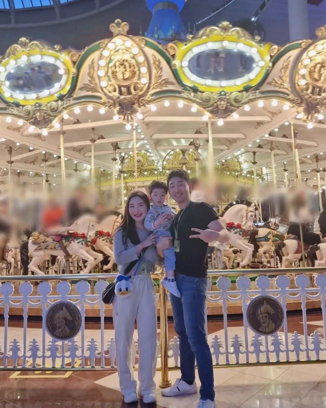 🎡
인생 첫 #야간퍼레이드 🌛
외할아버지가 선물해준 연간회원권 덕분에
일요일 증말 알차게 보냈다👶

손하트에 답해주신 직원분들 덕분에 잊지못할 하루 보내고 가용❤️
우리 앞으로 자주자주 놀러오자💪