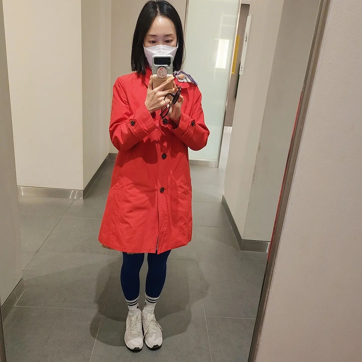👍날씨좋고요 #711💠

요즘 낮에는 왜이렇게 날이좋은지...
운동 할맛 나네^^
몸이 유연하다고 칭찬받았다^^
옛날에 트레이너한데 뻣뻣하다.고목나무같다. 별소리 다 들었는데...이제 유연해 졌으니 용서하마🤗
언니랑 라운지에서 커피마시기☕️공짜라서 더 마싯어ㅋㅋ
디저트는 다 내꺼😋
다쿠아즈가 젤 마싯당👍
집까지 걸어가니 많이 먹으란다ㅋㅋ
네네~~잘 먹는 나^^
이런게 행복이지😍
행복이 별거야?🙊
오늘 하루도 잘 보냈당
감사합니다🙇‍♀️

오늘운세 :	보이는 것만이 문제가 아니다. 근본을 고쳐야 한다.

매일 매일 감사하는마음으로 살다보면 좋은일이 생긴데요. 
{10시전 취침-7시전 기상} [규칙적인생활]
#감사일기💠#일상#motd #바른생활루틴이#헬시플레저 #백수니의하루#오하운 #아침형인간#셀카#ootd#아침과일#퍼스널라운지#가을날씨#가을산책길