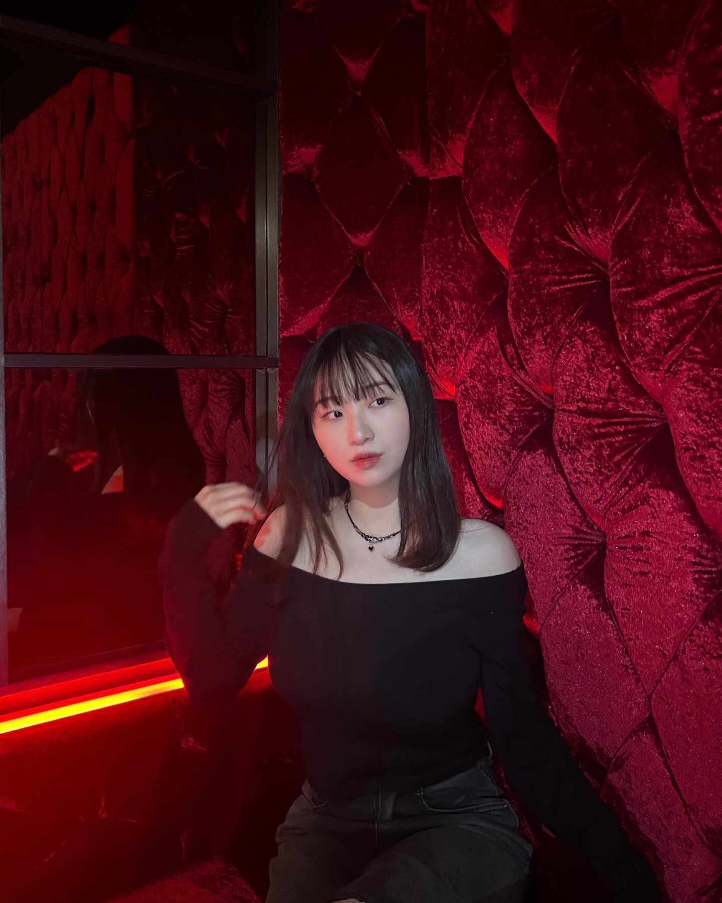 #협찬 pubgray_official 
너무 예쁜 펍 다녀왔지롱🍹남포동에 위치하고 있고 3층까지 있어서 다양한 느낌으로 사진 찍기도 가능🖤
음식도 너무 맛있고 분위기가 너무 예뻐서 사진 엄청 찍었당📸
같이 간 친구들도 취저 탕탕❤️‍🔥

위치
📍부산 중구 광복로 22 1~3층

#남포동펍 #남포이색데이트 #남포핫플 #부산분위기맛집 #부산가볼만한곳 #부산가볼만한곳추천