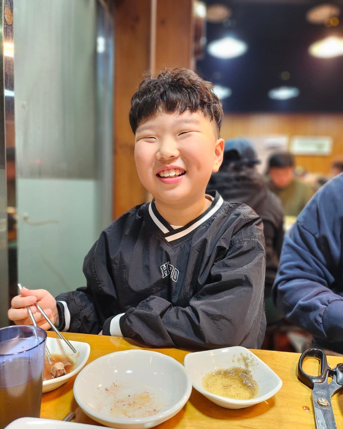 240216♡
똥똥이 생일 🎂 🎉 
생일 미역국 대신 김치찜 먹는 남자
글램핑 대신 서울나들이를 선택한 남자
햄버거 돈까스 파스타 보다 막창 선택한 남자
외할미할비한테도 선물로 🍓 🥭 사달란 남자
ㅋㅋㅋㅋㅋㅋㅋㅋㅋ 똥똥이 답다😄
생일 축하해 똥똥ㅇㅏ😍
.
.
.
.
낼도 엄빠랑 신나게 놀자
#happybirthday #생일축하해 #임똥똥 #11살