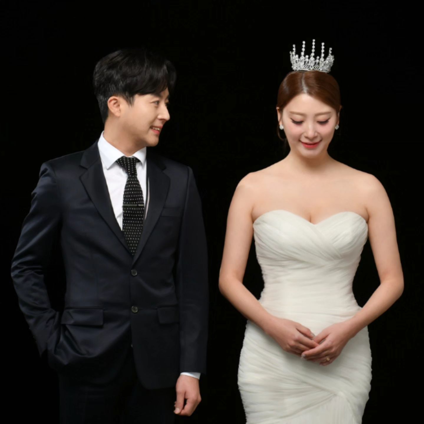 #결혼합니다. 
저 오늘 결혼해요 🥰 

2024년 3월 30일 (토) 오후 3시 40분 
광멍역사컨벤션웨딩홀 

🤵‍♂️👰‍♂️ 잘 하고 오겠습니다 : ) 

#웨딩촬영 #웨촬 #예식준비 #예신 #예랑 #커플
#커플에서부부로 #부부 #진짜부부 #선남선녀 
#오늘결혼 #결혼식 #축하 #잘살자